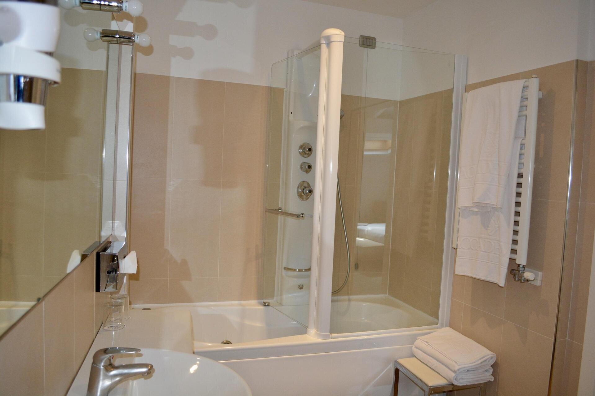 sala da bagno quadrupla