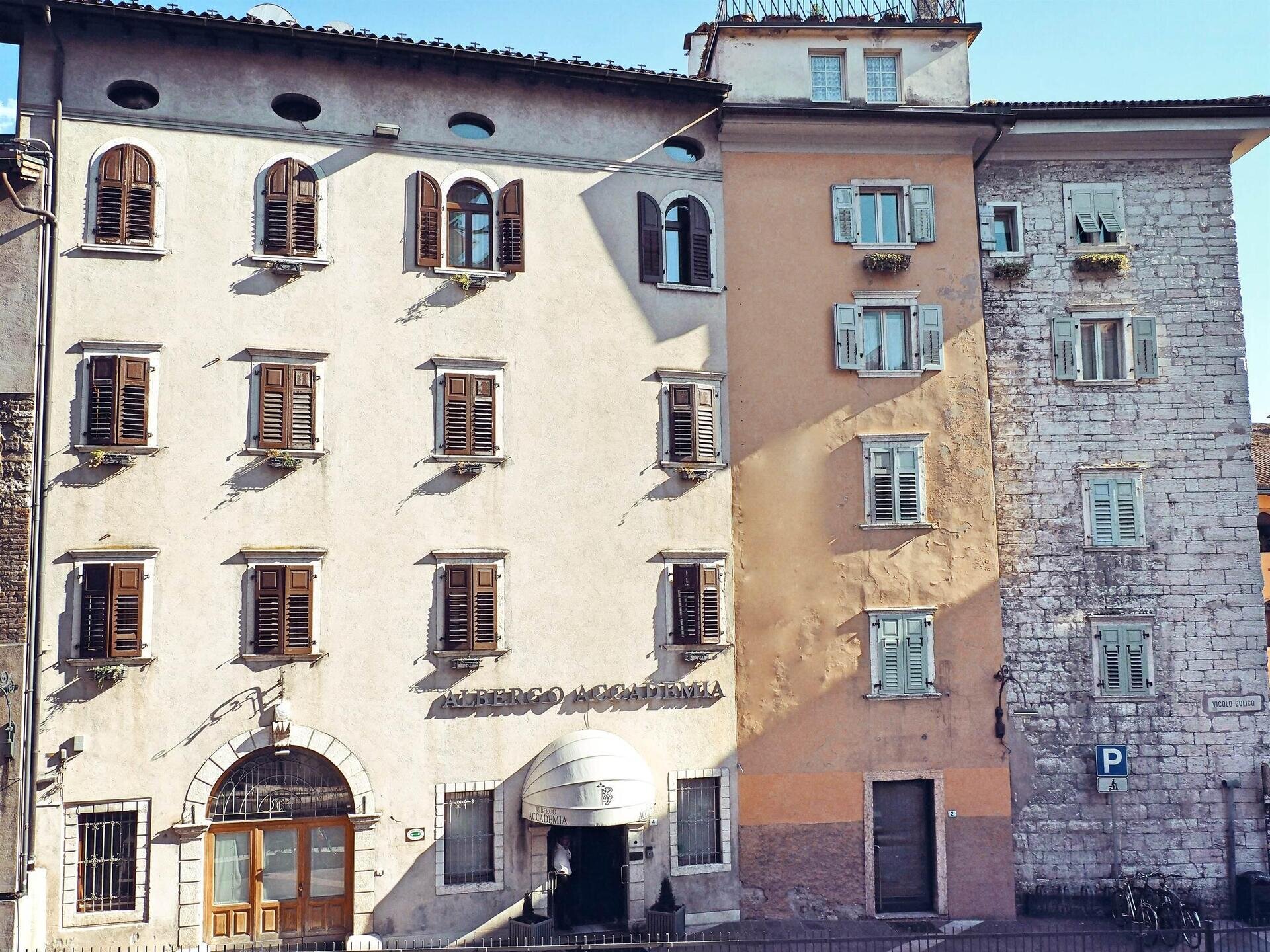 Facciata_Hotel-Accademia_Trento