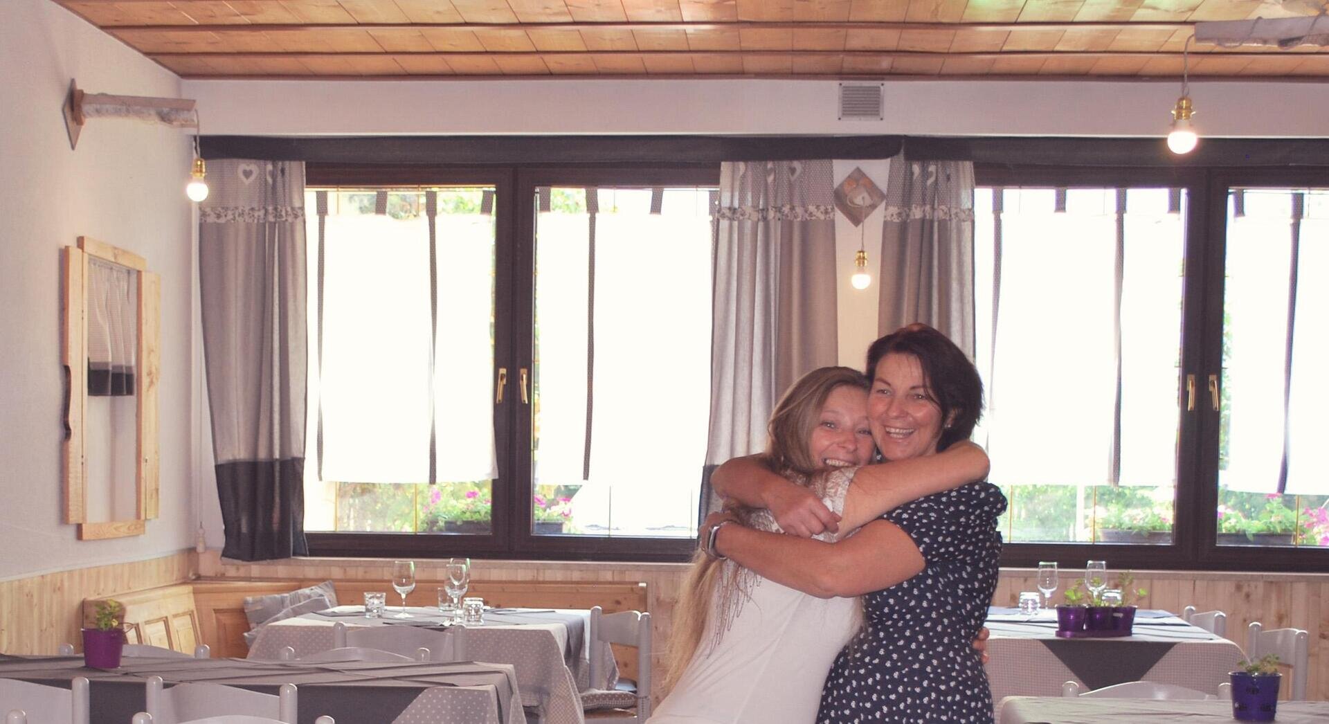 Sala ristorante creata con nuova vita al legno