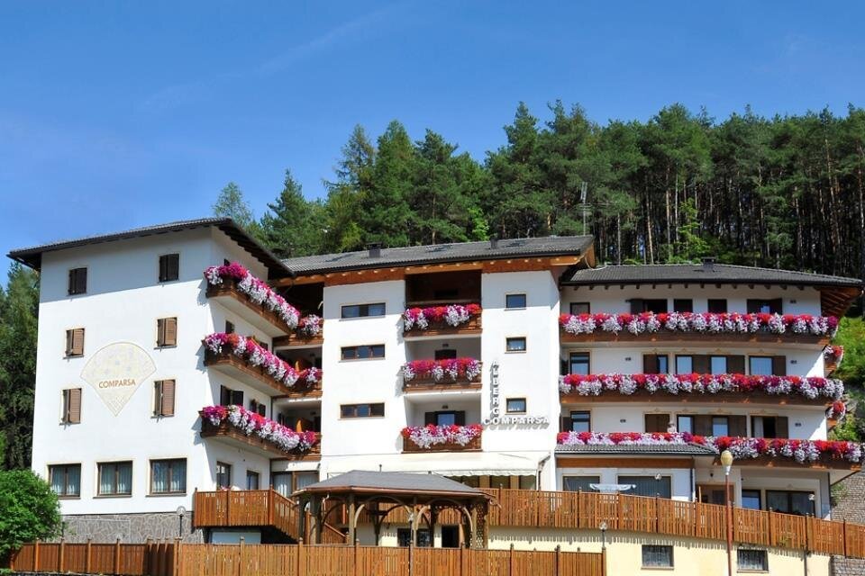 ALLA COMPARSA