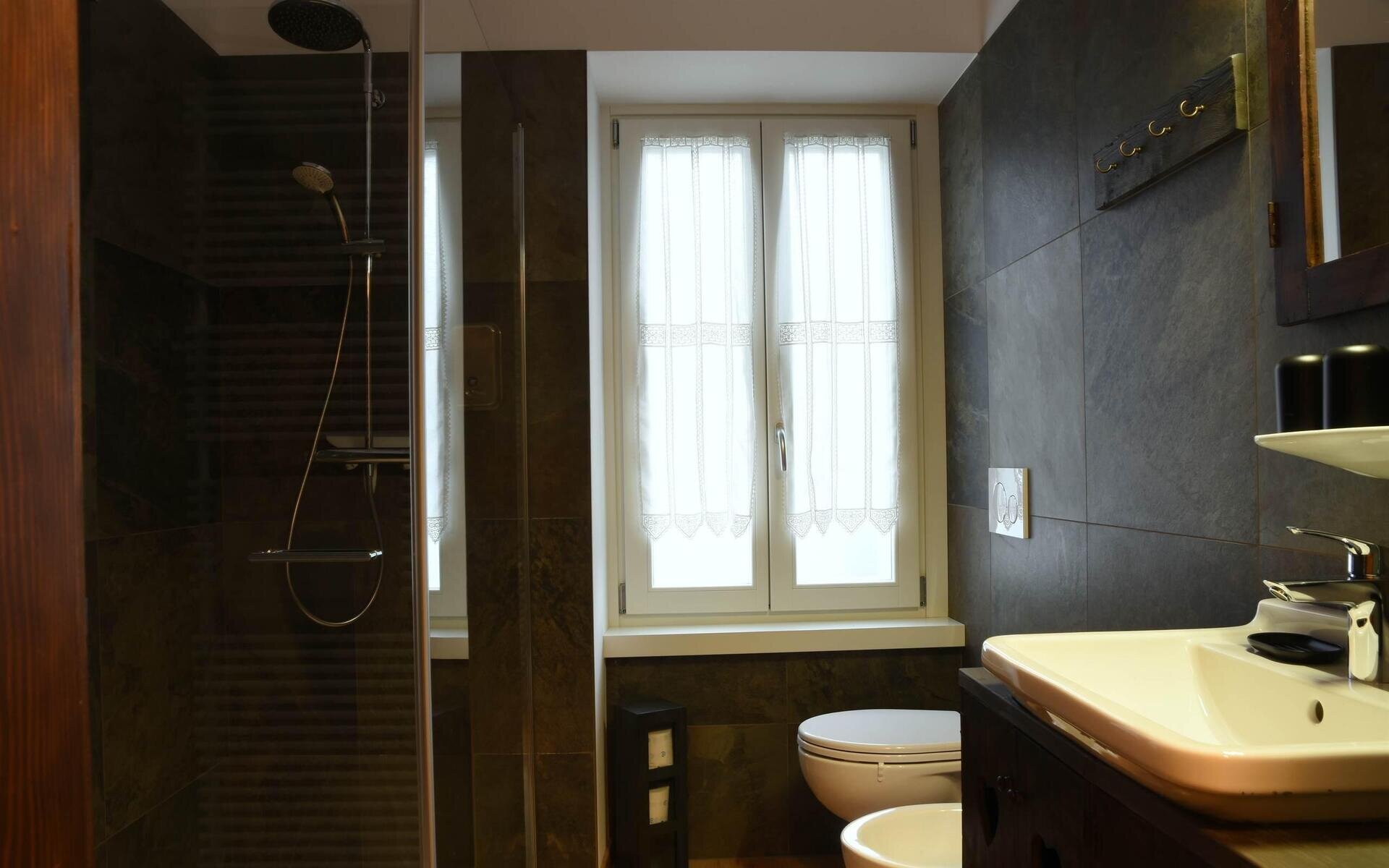 Images Trn 1 E490f2f4 D765 4411 801c 565a168d3500 99 Image