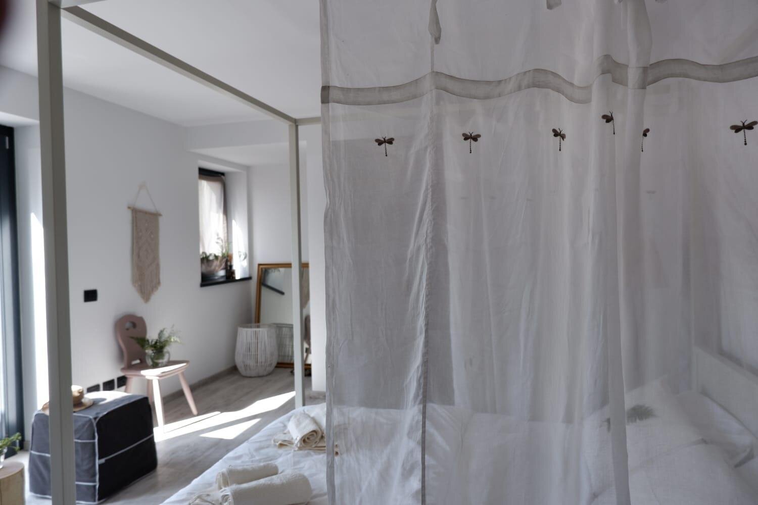 E062DADE-C72A-4119-8A38-CF023421F7E1