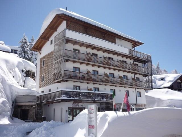 monte bondone chalet caminetto