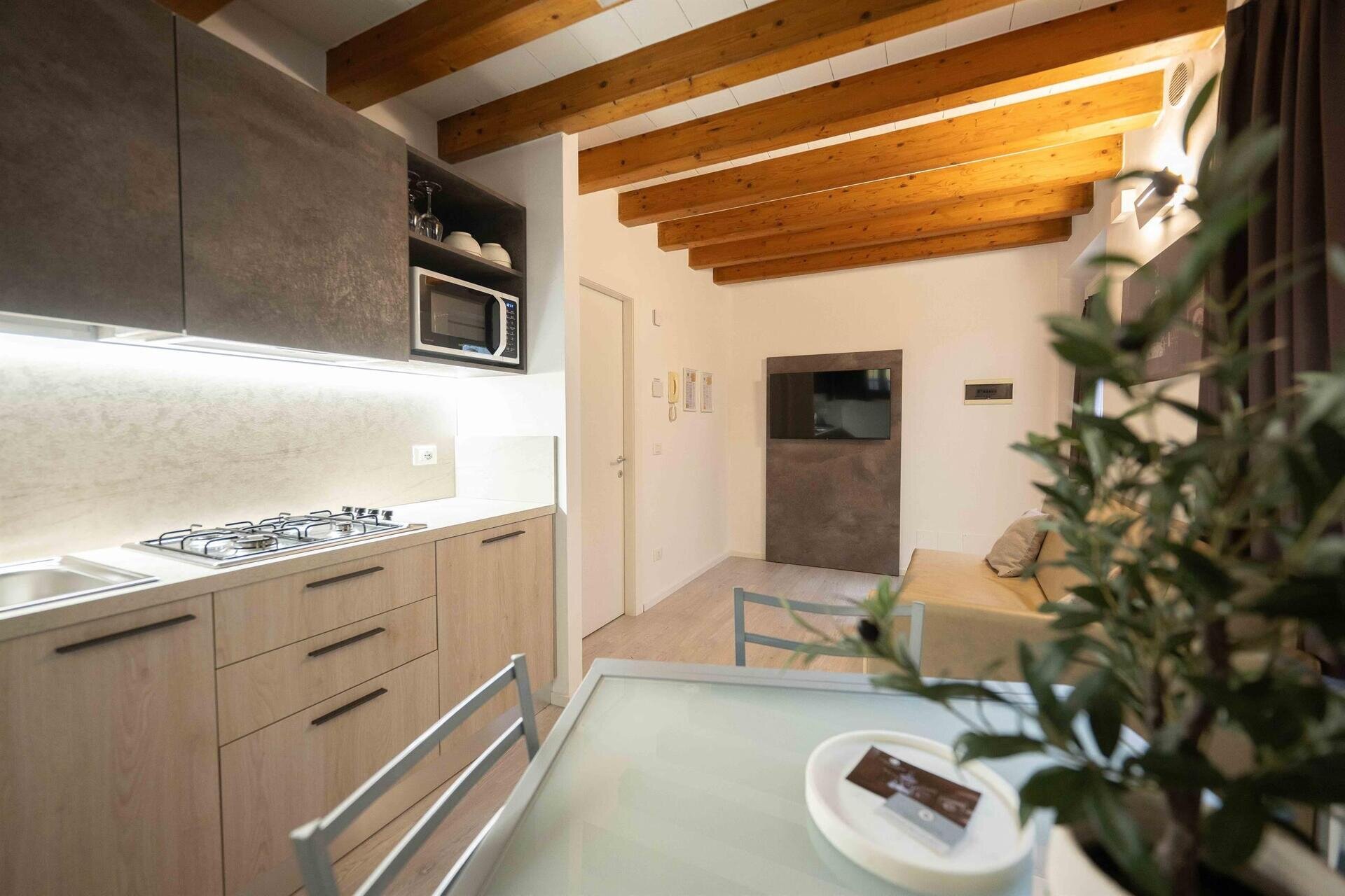 Images Trn 1 Aa2254e9 14ac 4007 B984 C2ce74aa15c8 99 Image