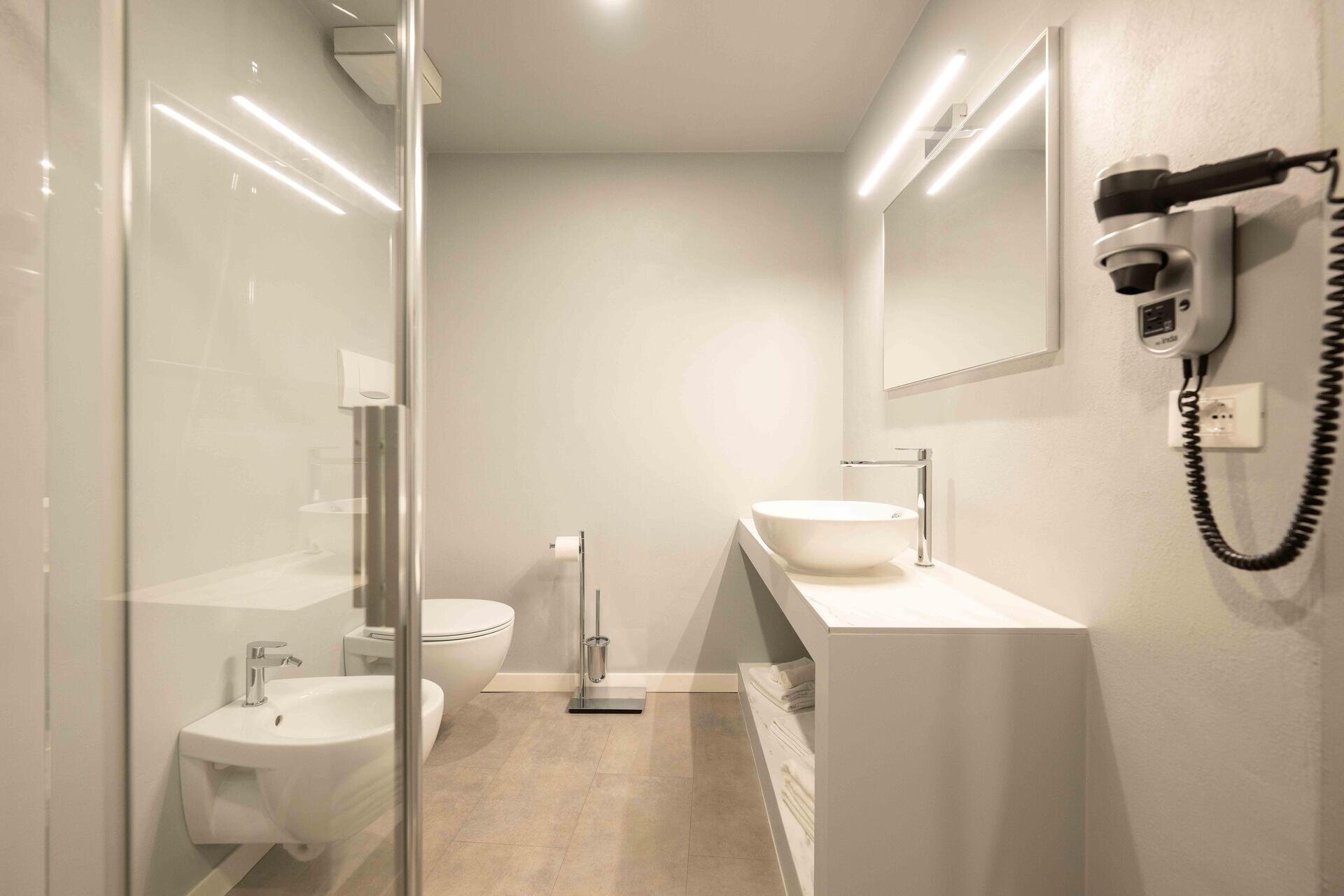 Images Trn 1 9f2103a1 C835 4f40 854d 6a5174f265d5 99 Image