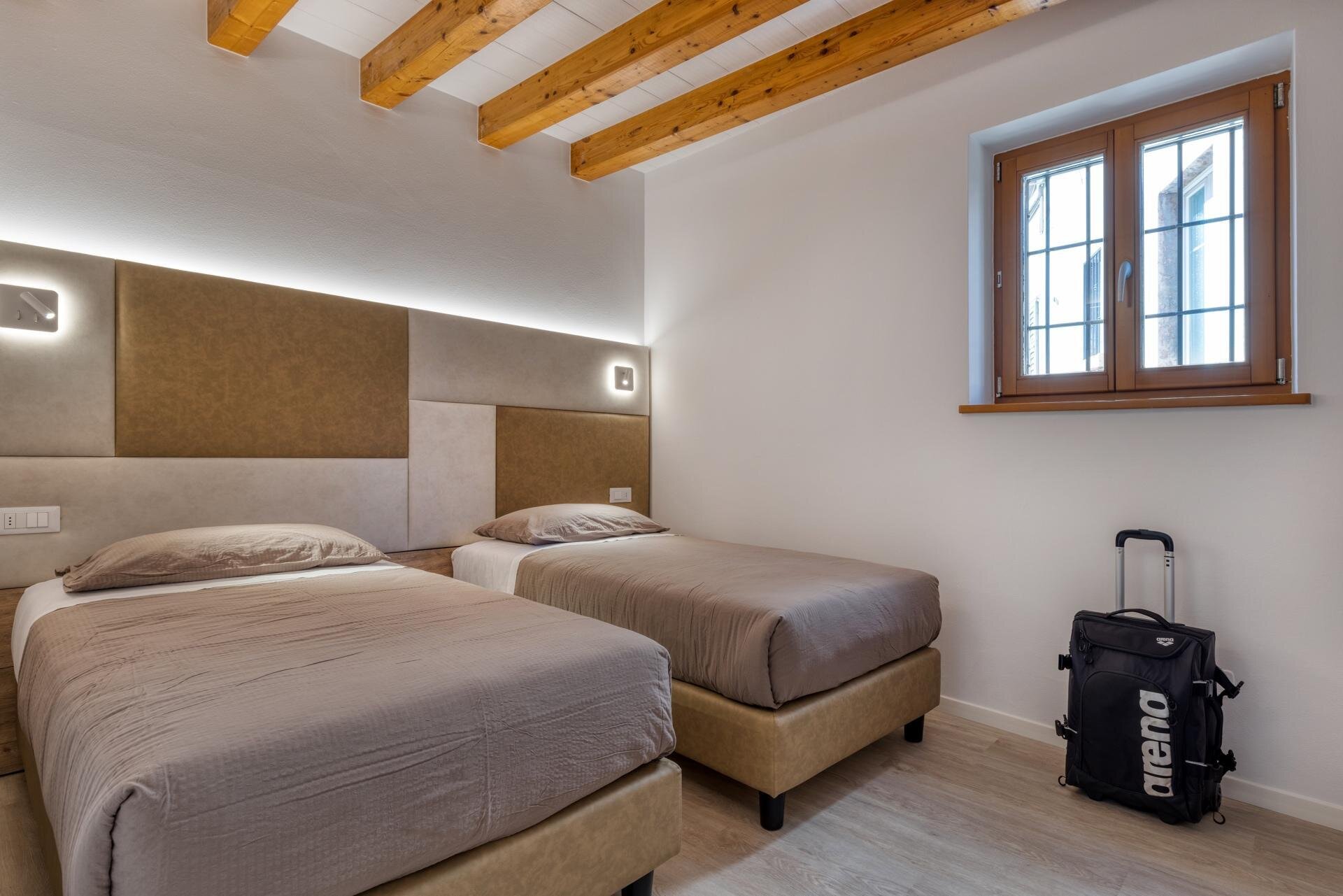 Images Trn 1 F8862ca7 22b4 45a4 Aafd Fa02c0552b75 99 Image