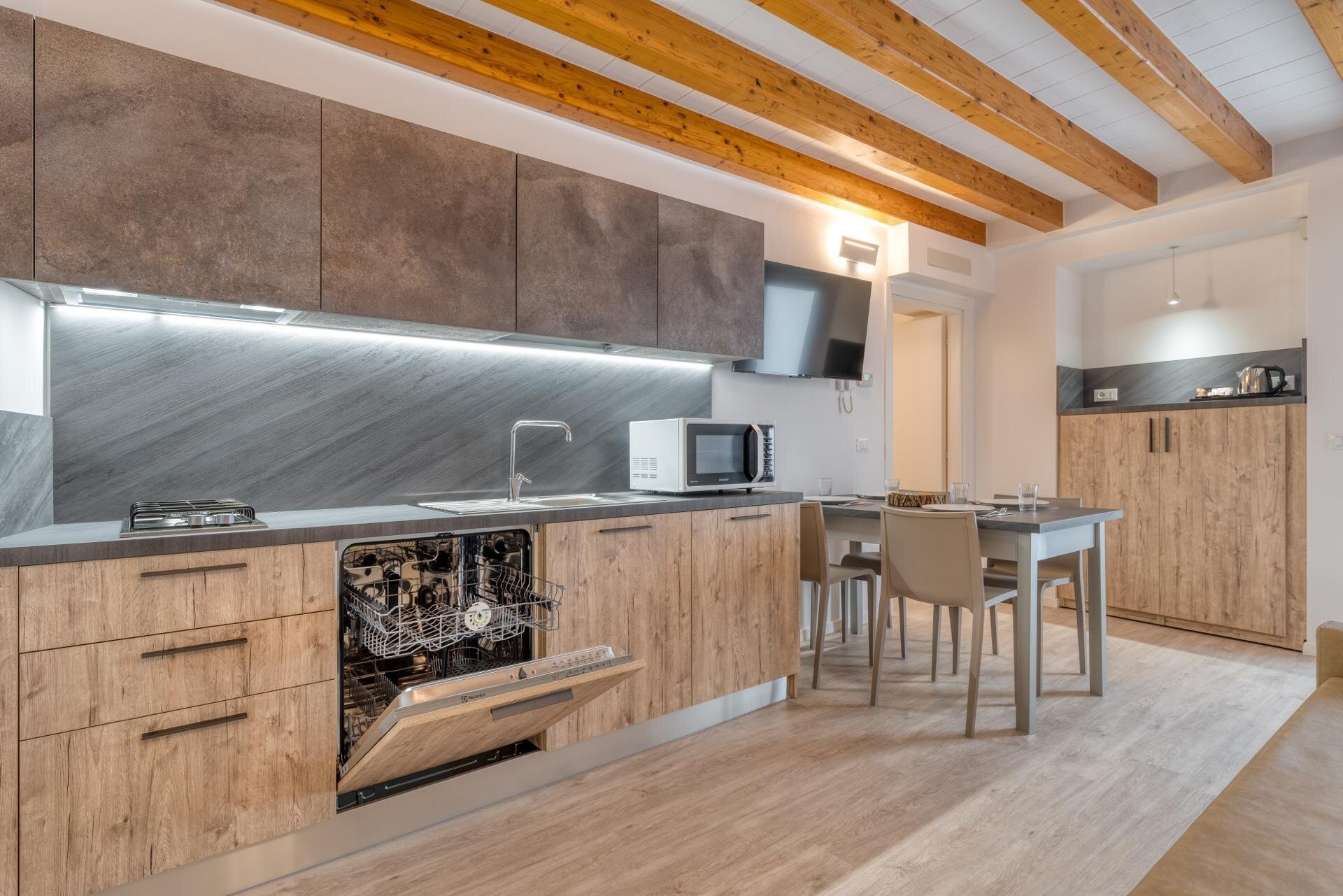 Images Trn 1 7bdf100a 4b8d 4374 B7c9 5b2d1915ca97 99 Image