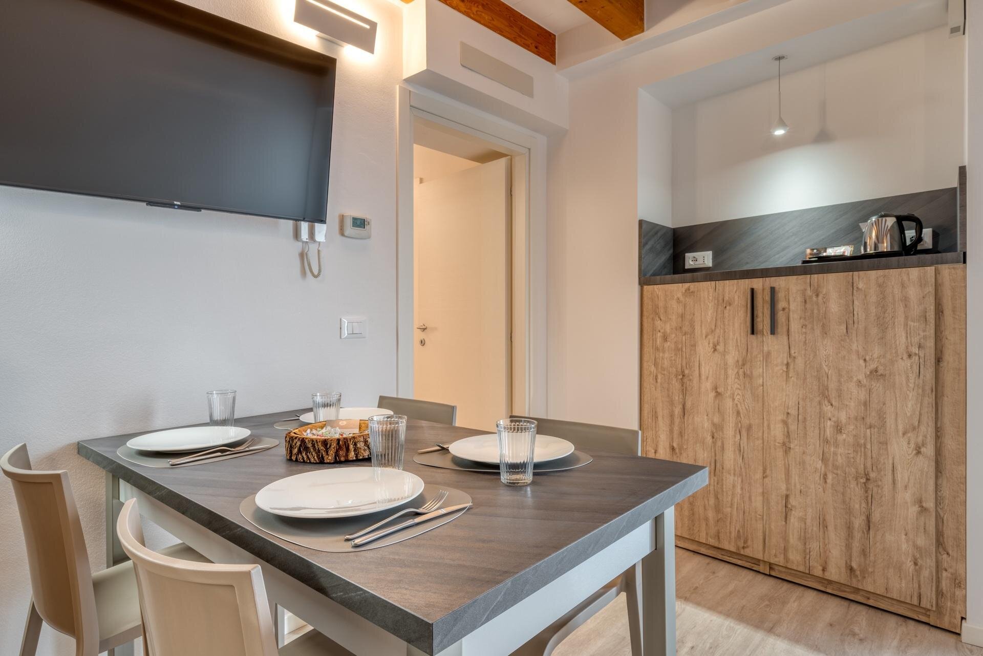 Images Trn 1 1b6219d8 B4e1 44f8 A304 4db4b3ef5659 99 Image