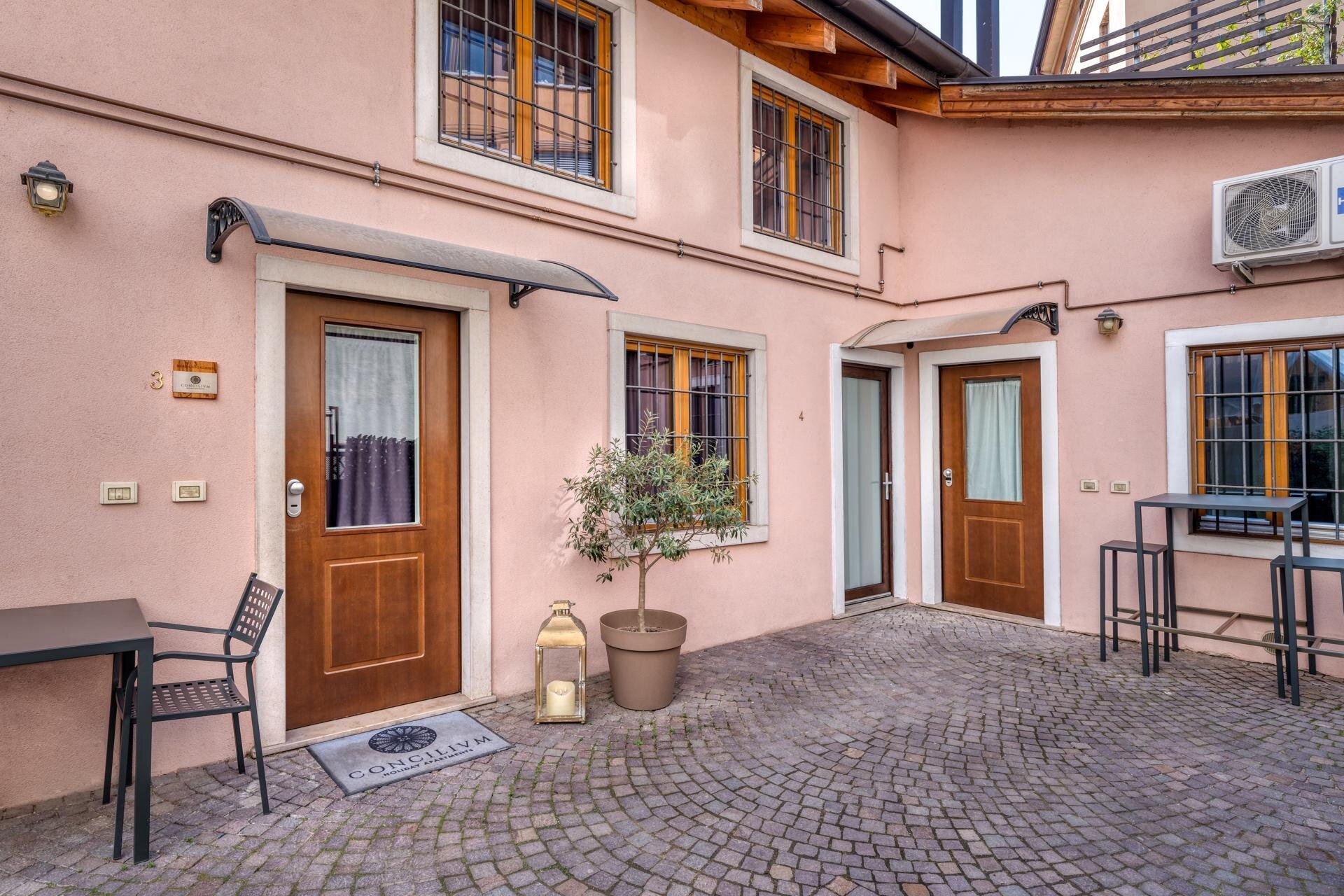 Images Trn 1 E8ae8fbd D57c 4d38 B6ed 43cbce70a669 99 Image