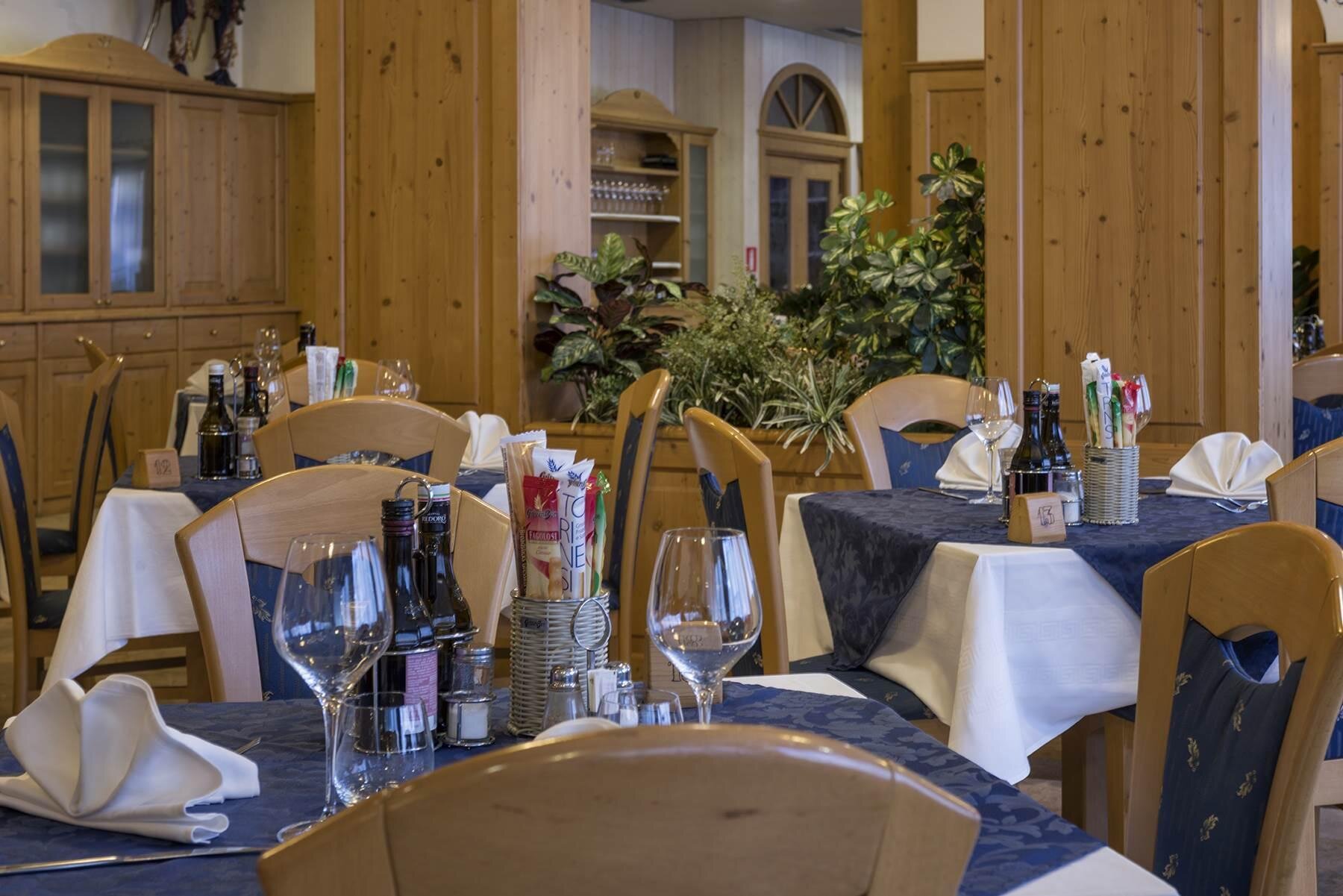 Hotel Everest - Trento - dett. sala 1