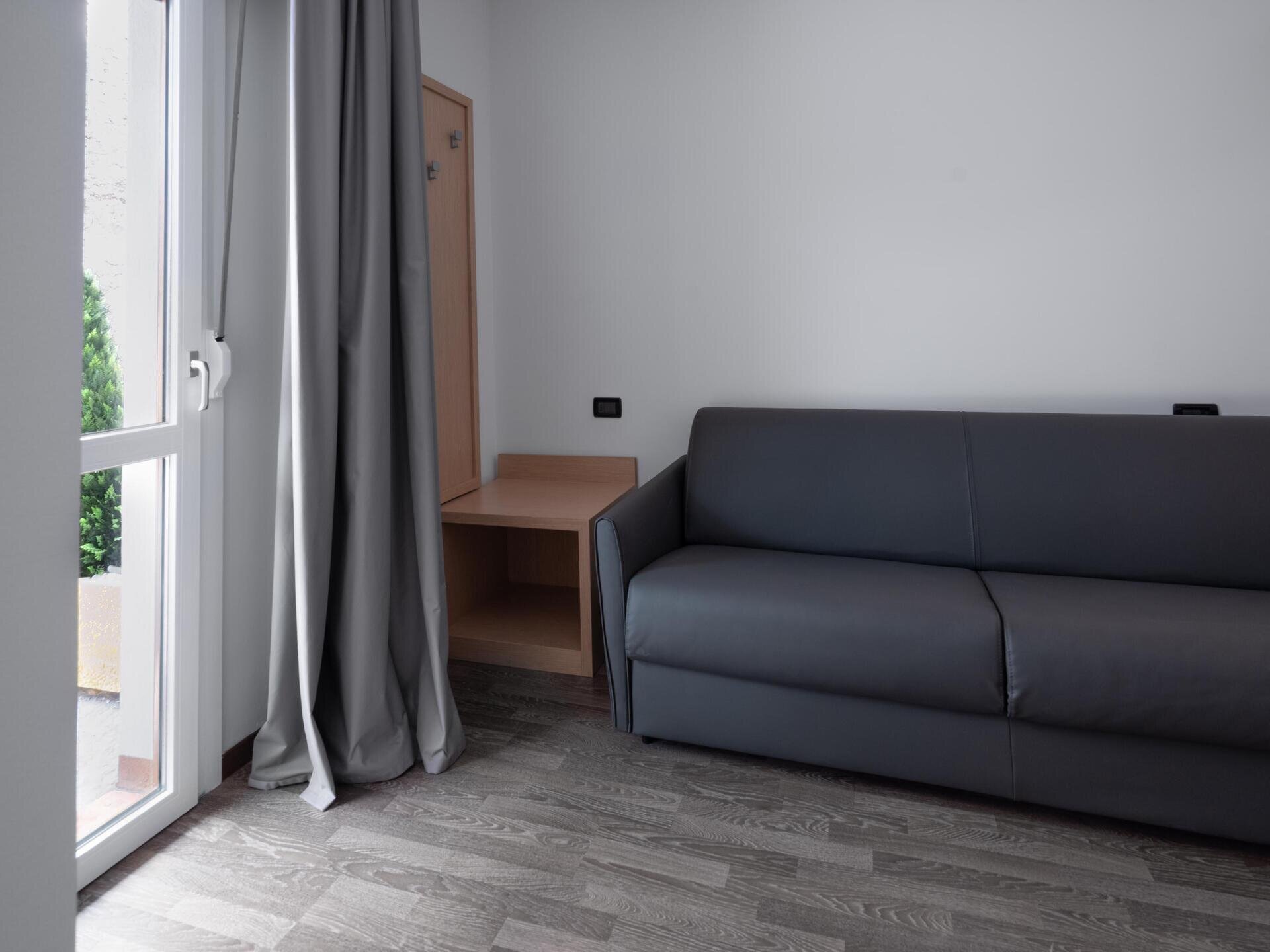 Hi Hotel 4-bed room economy (3)