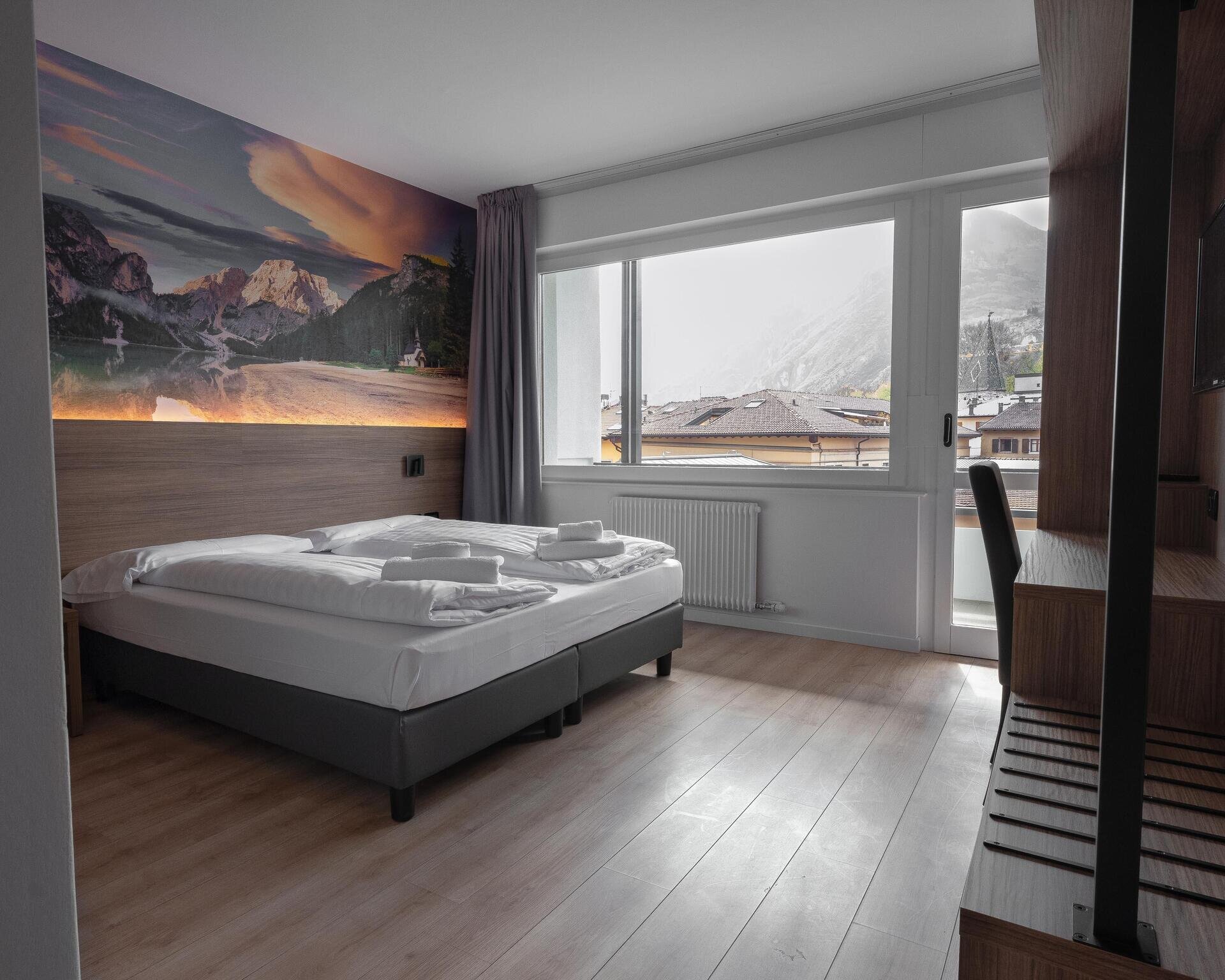 Hi Hotel - Double bedroom deluxe - balcony (2)