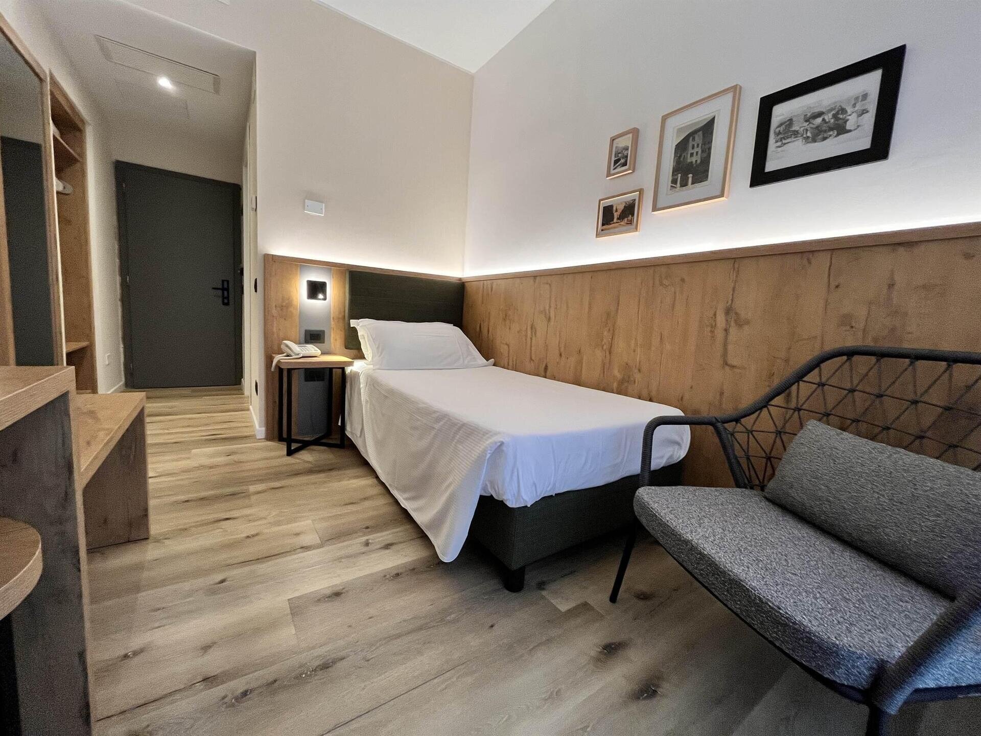 singole-room-Hotel-America