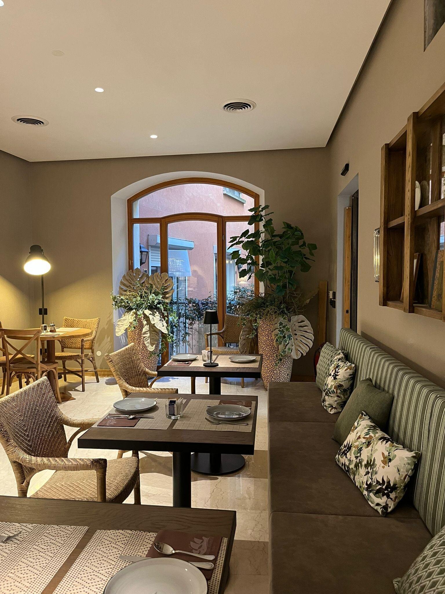 Hotel-America-Trento-bistrot-hall