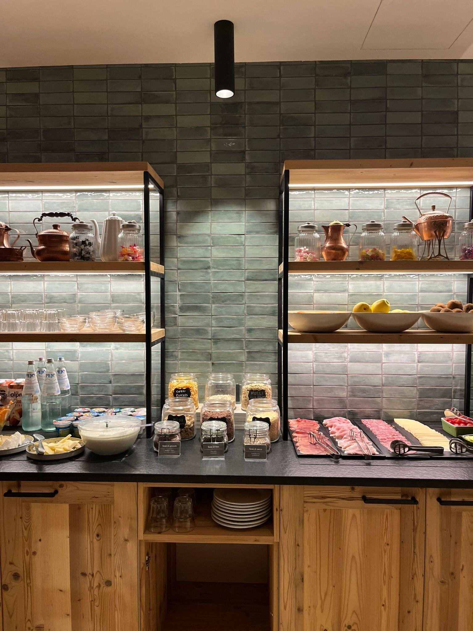 Hotel-America-Breakfast-Buffet2