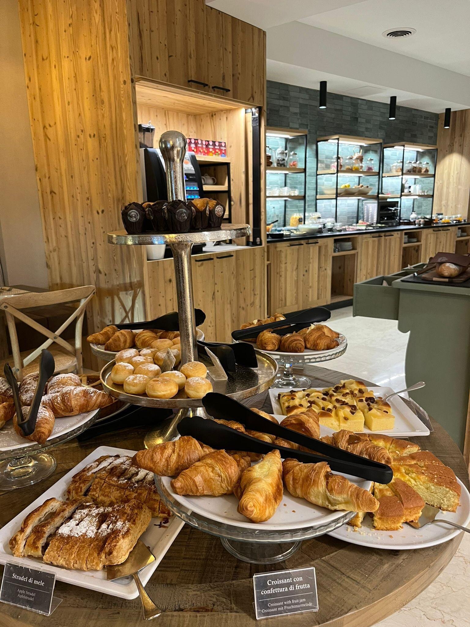 Hotel-America-Breakfast-Buffet3