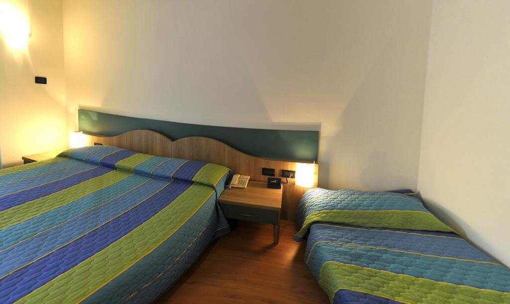 Hotel Vela - Trento - camera tripla
