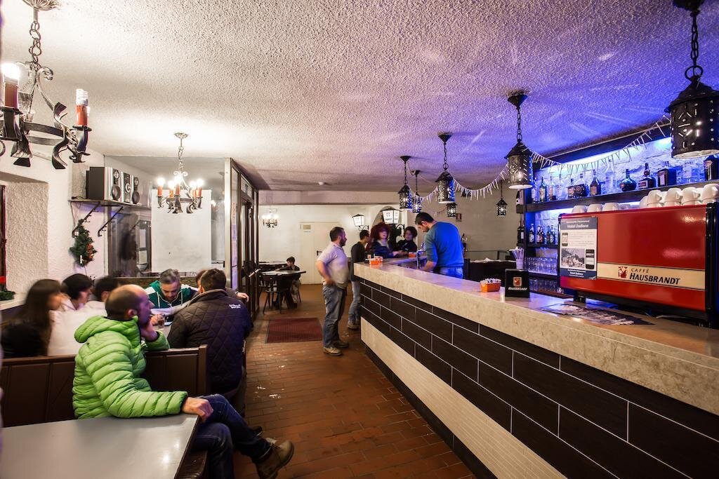 Hotel Zodiaco pub