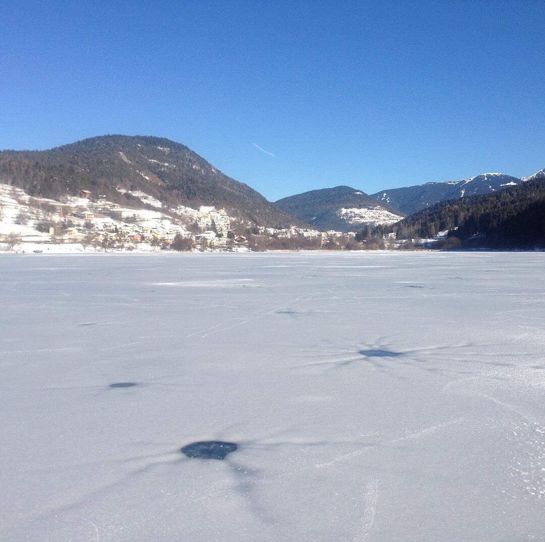 lago ghiacciato