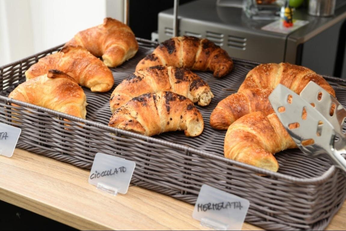 Lainez rooms and suites (2)