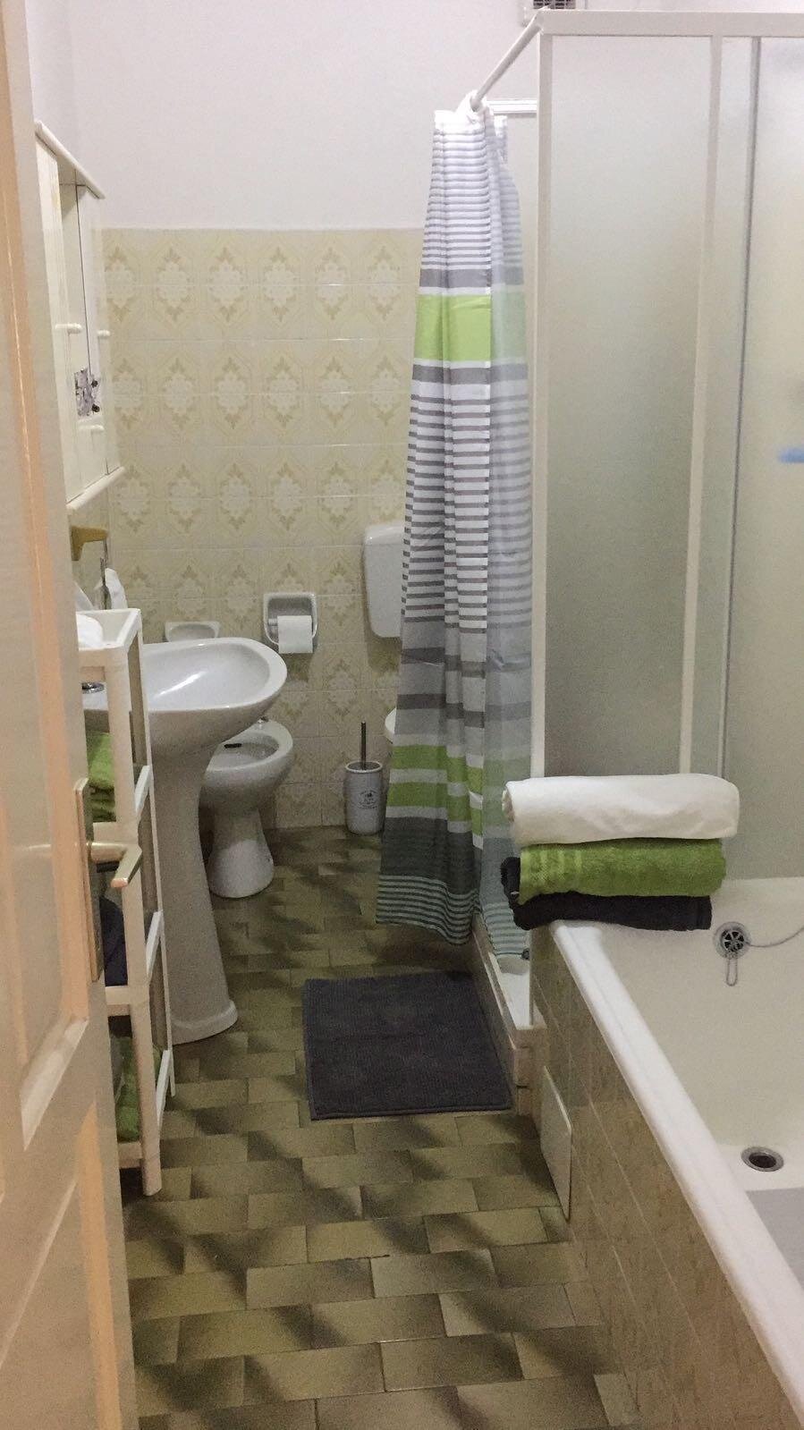 F6E940C0-2627-44CB-82CF-951AA783B8D1