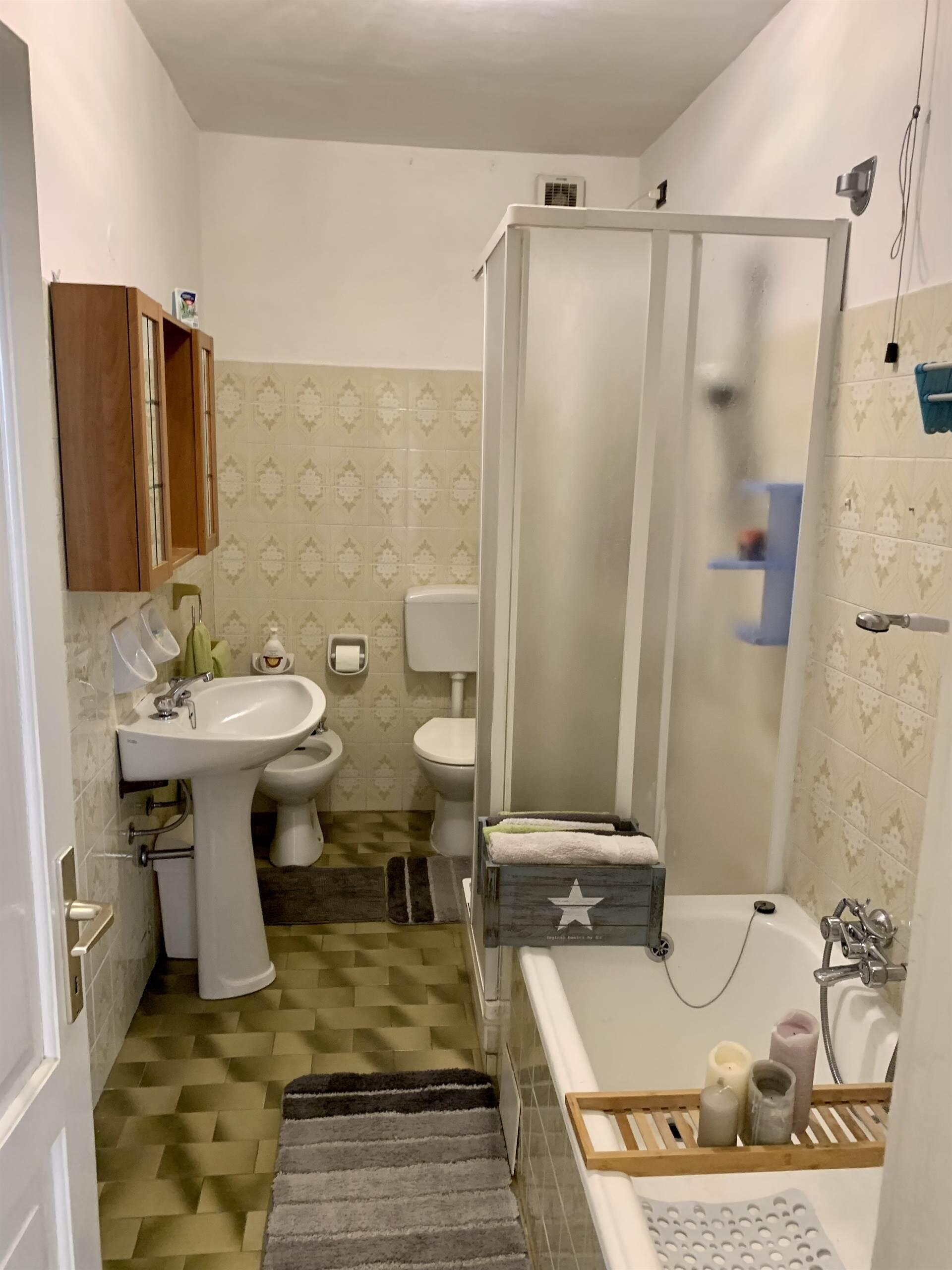 FC608A0B-4369-48C9-BEAC-27B49FBAA2AF