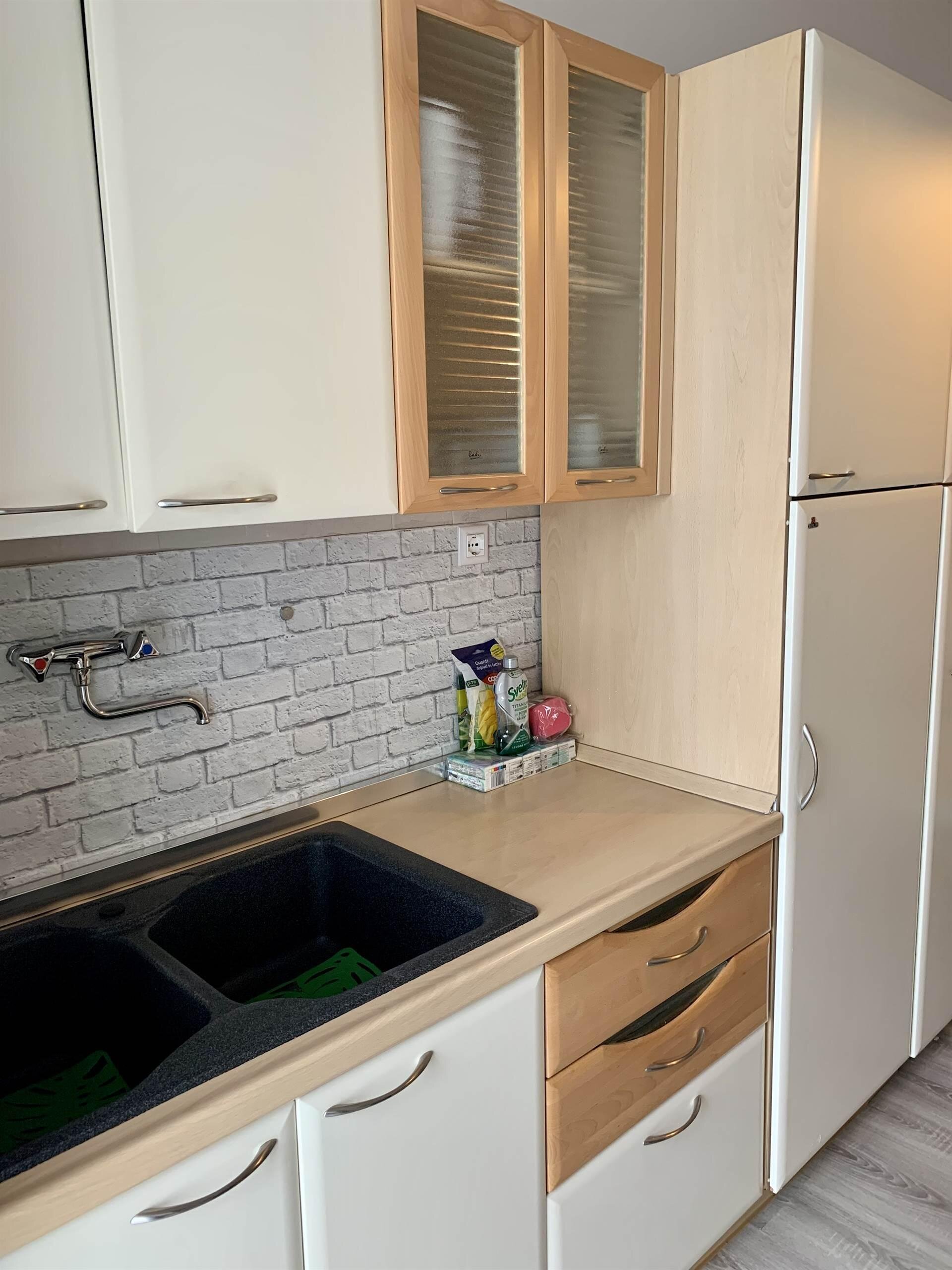 2B822292-5F31-4AD0-A594-B8B9472DE8EE