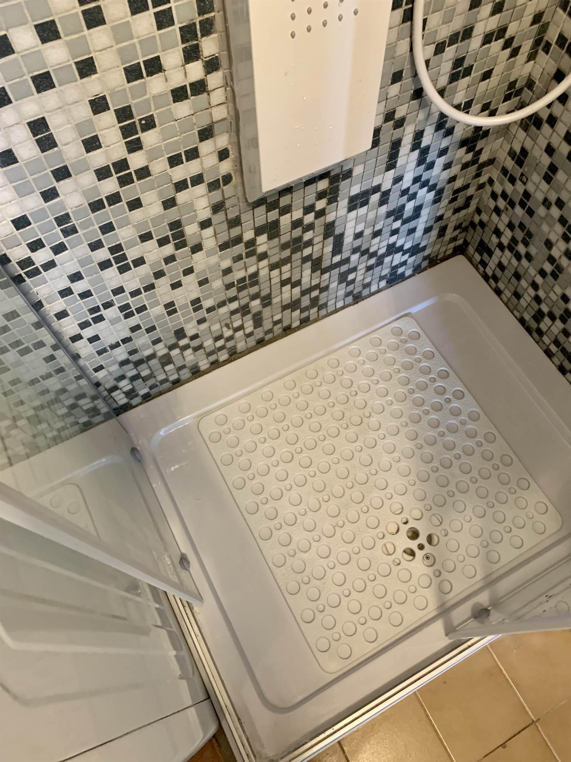 A2DF48F1-18EE-45B0-B40B-E8CB01A6DCCD