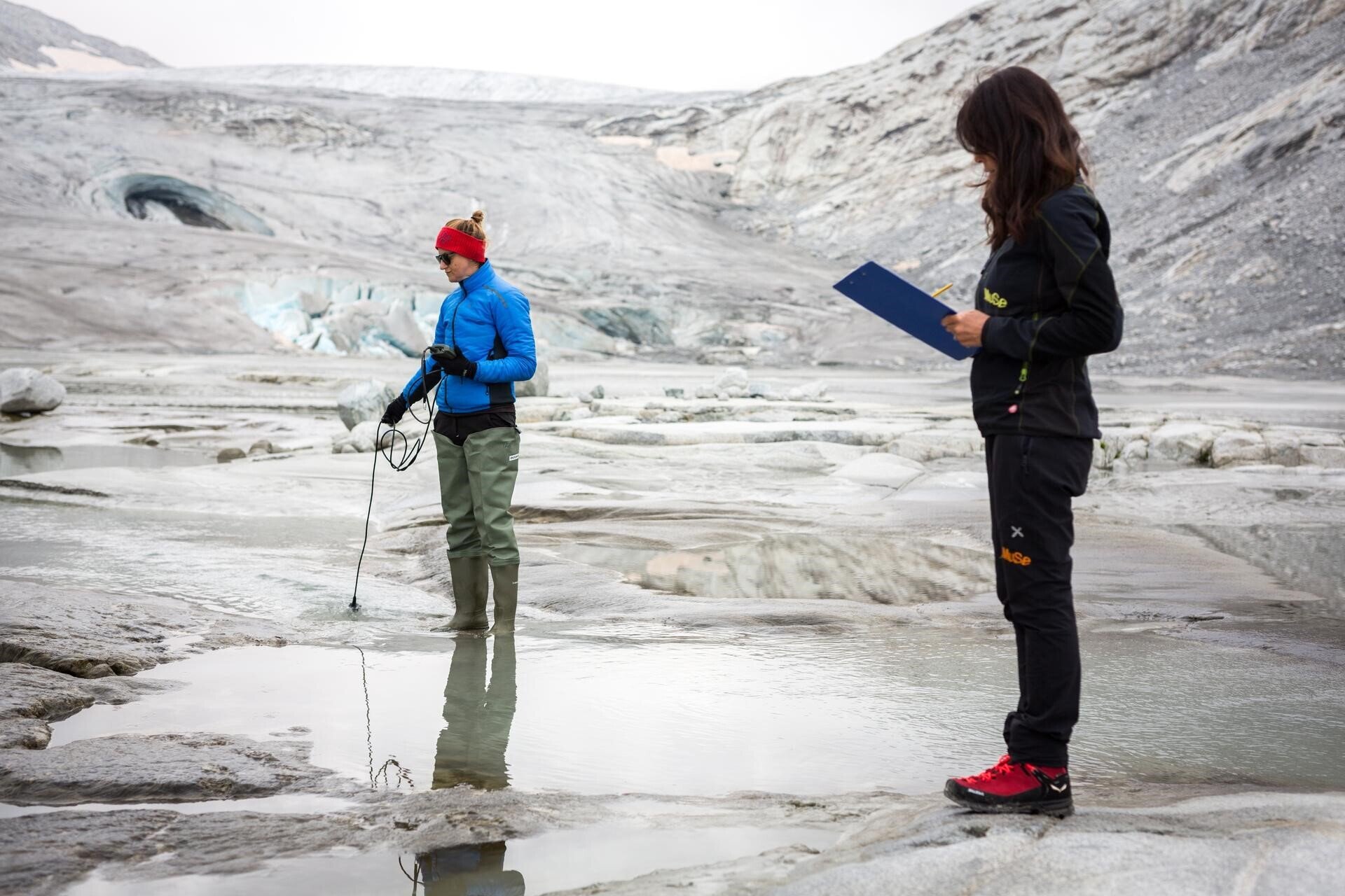 Dialoge auf dem Eis, die Herbstausgabe steht vor der Tür – Vier Begegnungen zwischen Wissenschaft, Abenteuer und Klimawandel – MUSE