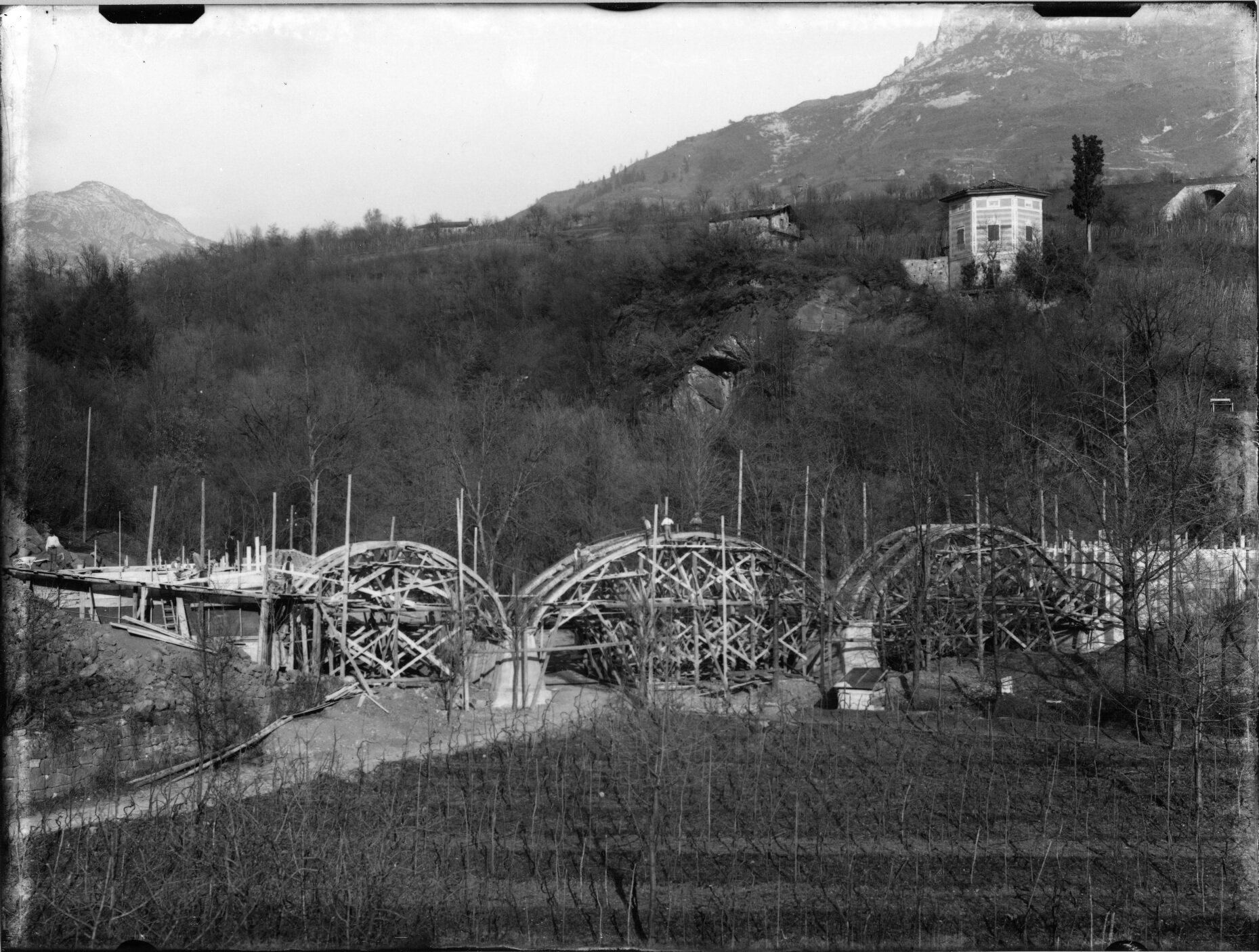 Content Dam Org 7 Images Full Rights Eventi Trento Fondazione Museo Storico Del Trentino 2023 2024 Gocciadoro Cento Anni Di Un Parco Romantico Una Nuova Mostra 01 Cantiere Del Cavalcavia Di Gocciadoro