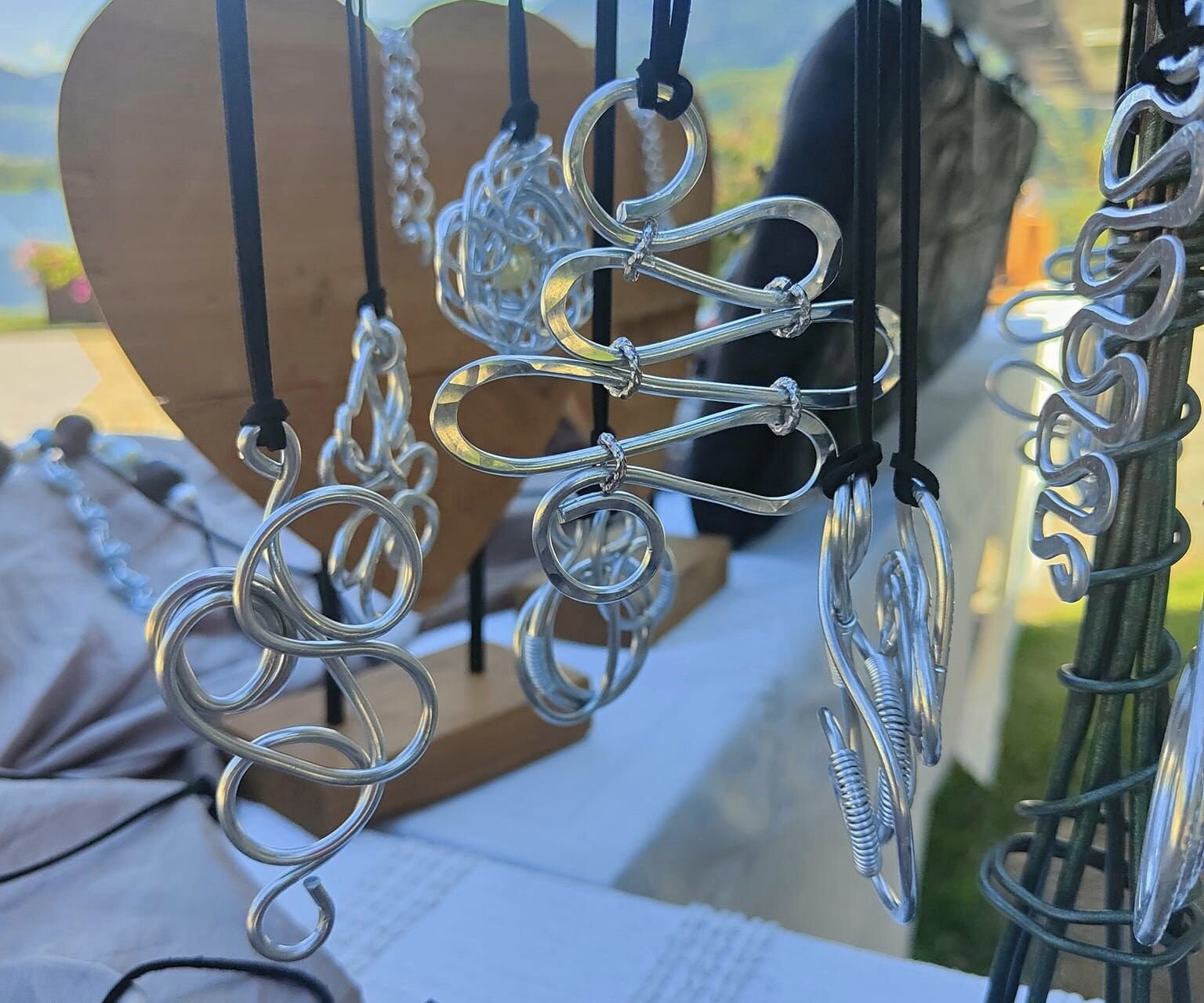 Kunsthandwerk auf dem Markt der Hände und des Herzens