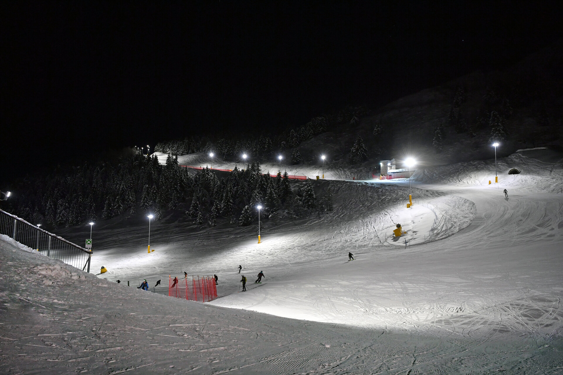 Content Dam Org 7 Images Full Rights Outdoor Sulla Neve Ski Area Happy Snow Sciare Sotto Le Stelle Notturna 4