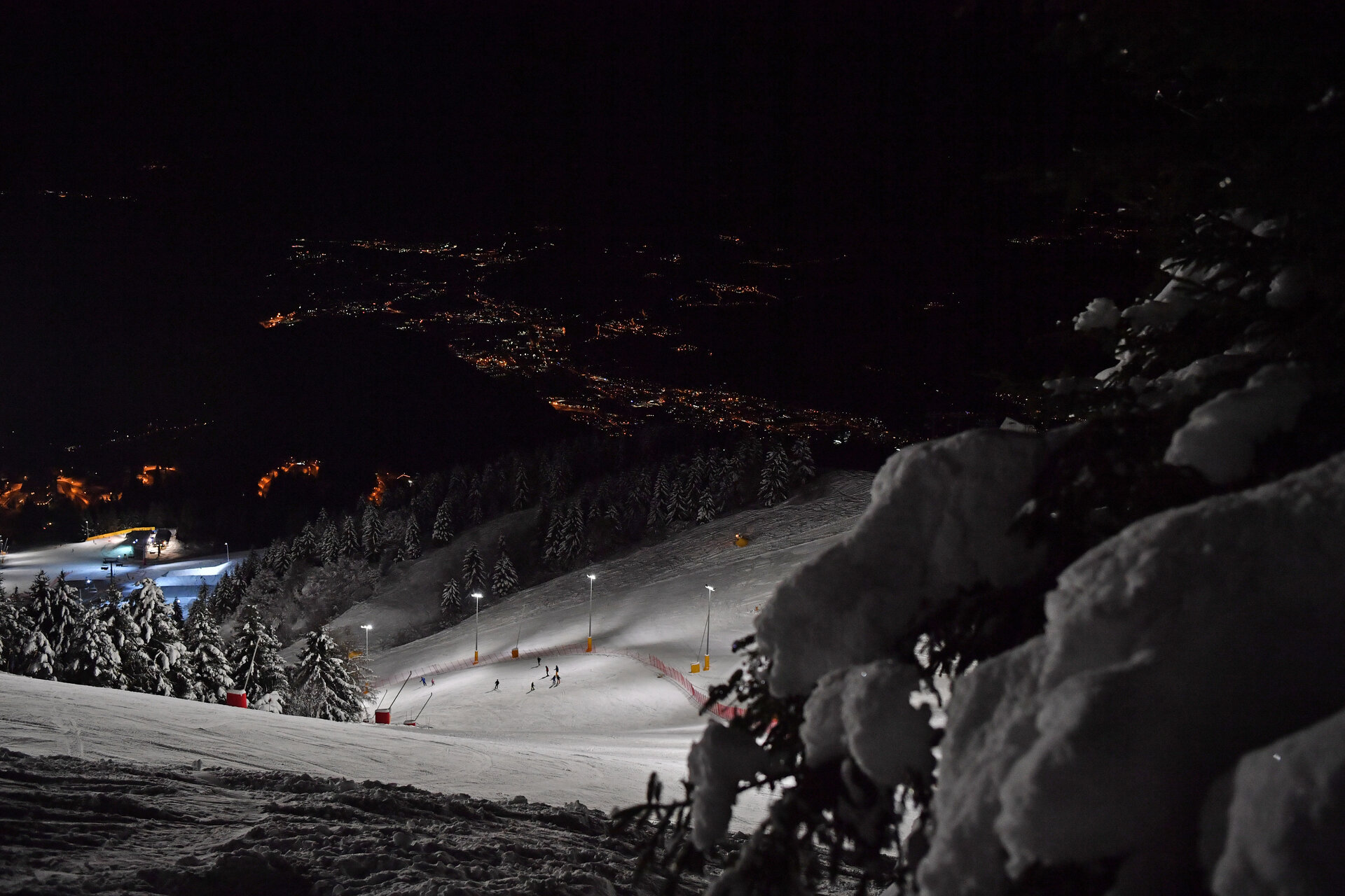 Content Dam Org 7 Images Full Rights Outdoor Sulla Neve Ski Area Happy Snow Sciare Sotto Le Stelle Notturna 7