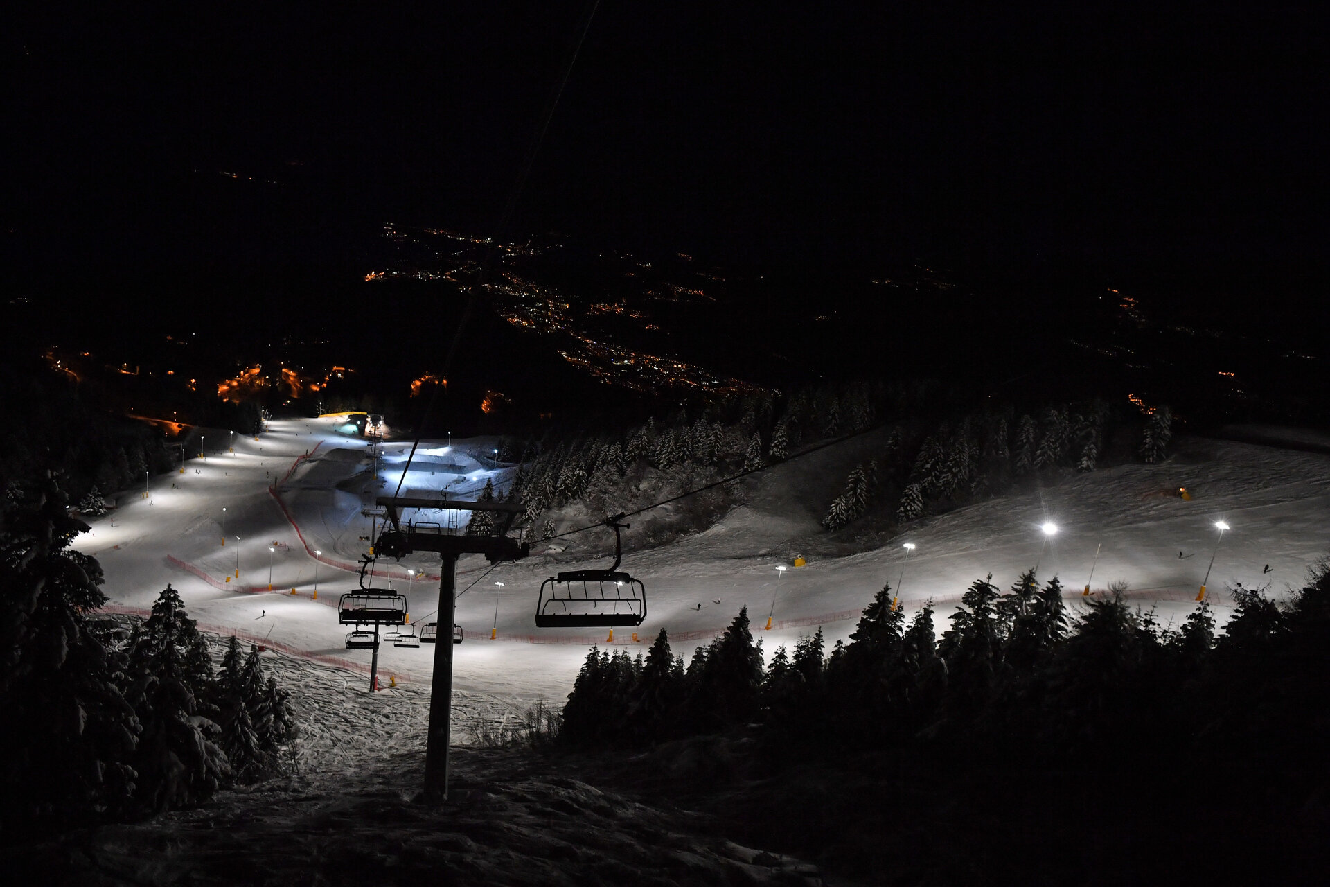 Content Dam Org 7 Images Full Rights Outdoor Sulla Neve Ski Area Happy Snow Sciare Sotto Le Stelle Notturna Cover 6