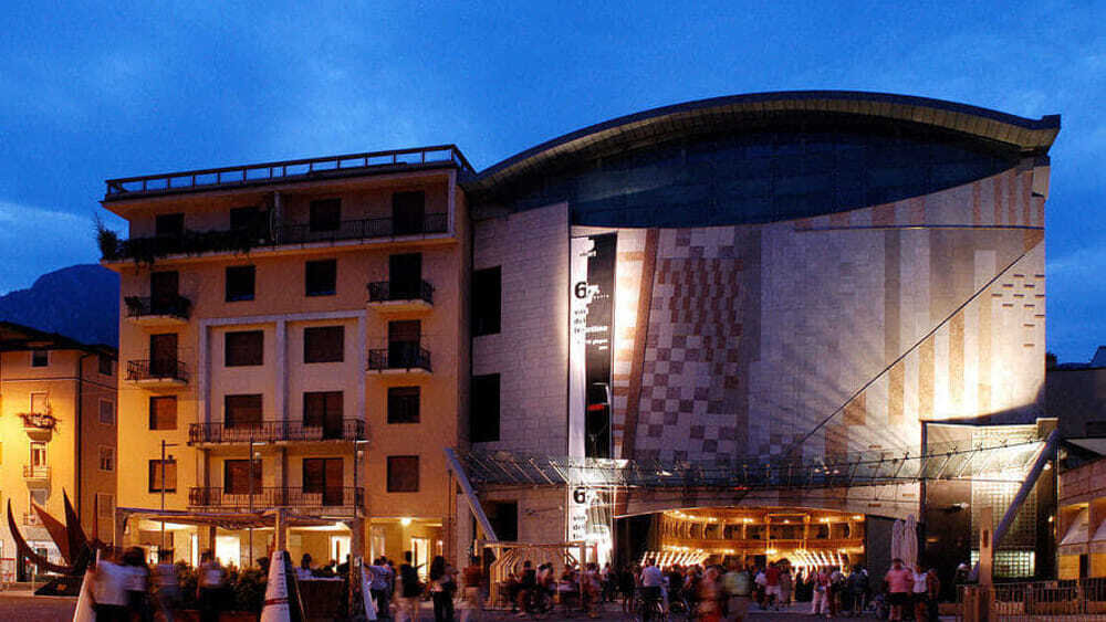 Teatro Capovolto - The City on Stage – Piazza Cesare Battisti