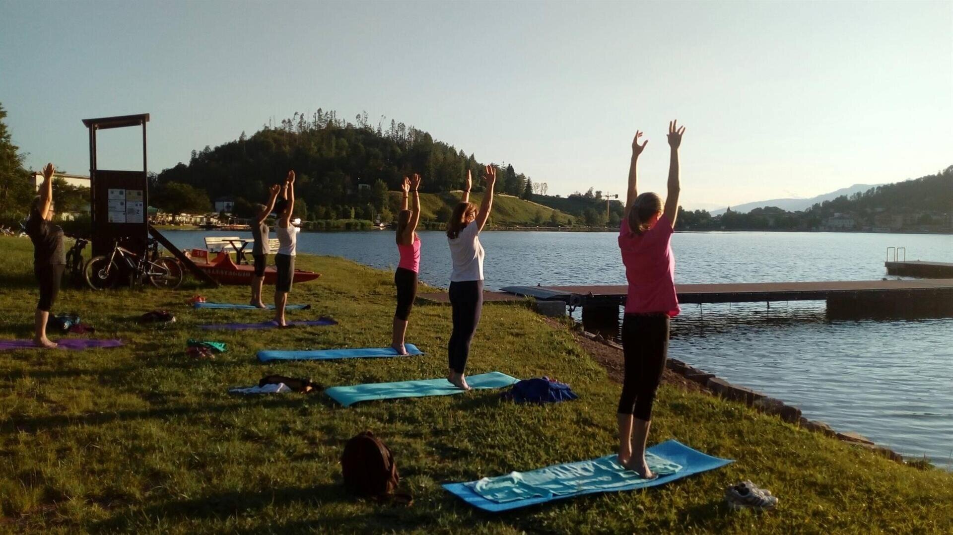 Pilatesbei Sonnenuntergang