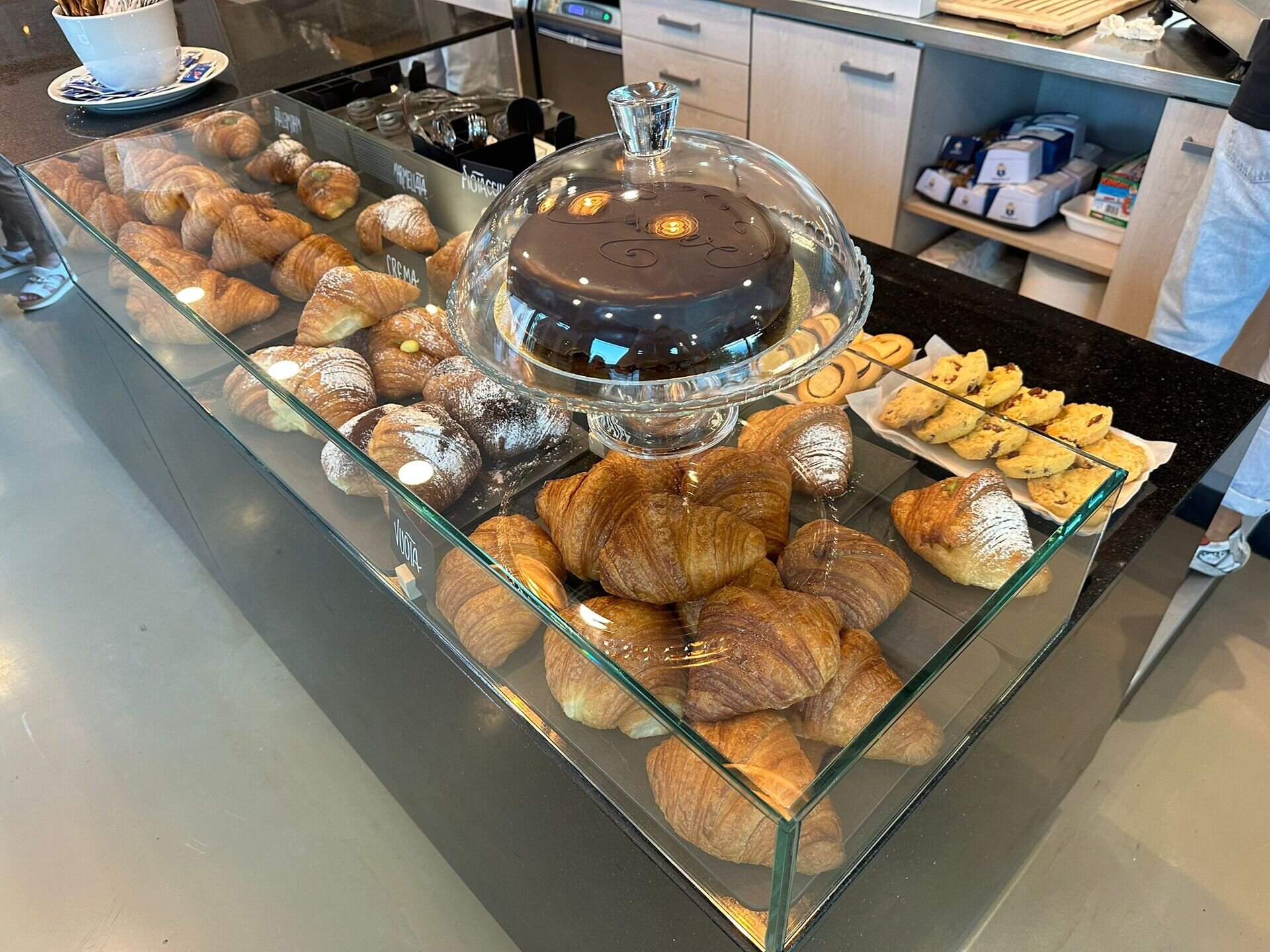 Content Dam Org 7 Images Full Rights Gusto Bar E Pasticcerie Bar Italia Piazza Venezia Bar Italia Piazza Venezia 9