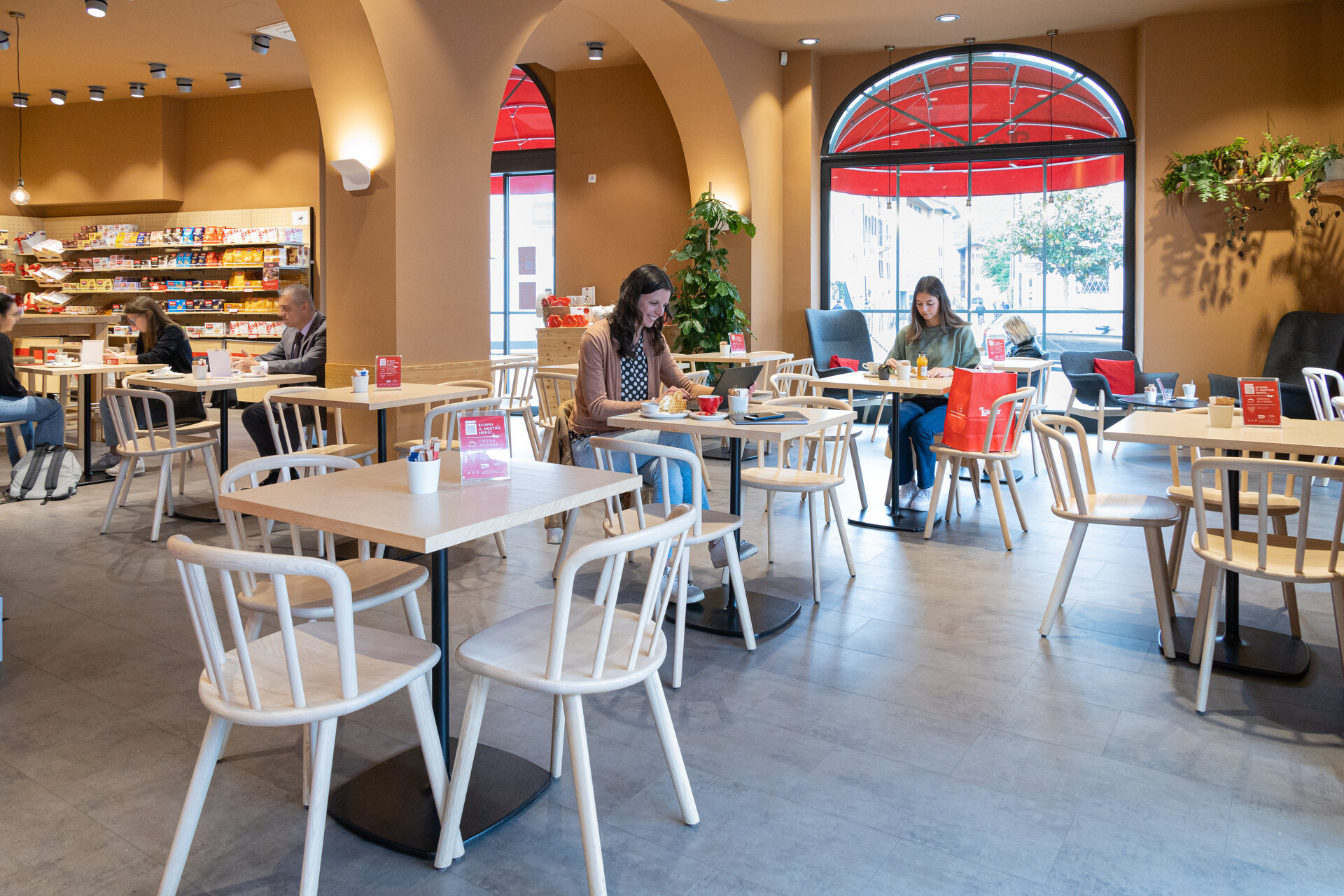 Content Dam Org 7 Images Full Rights Gusto Bar E Pasticcerie Loacker Cafe Trento Loacker 4