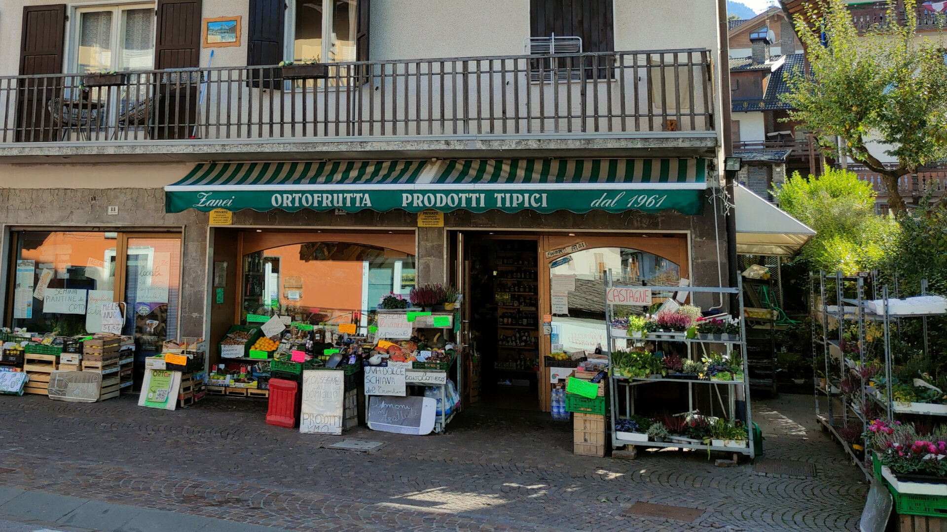 Content Dam Org 7 Images Full Rights Shopping Botteghe E Negozi Botteghe E Negozi Pine Ortofrutta Zanei Ph Federico Mattia