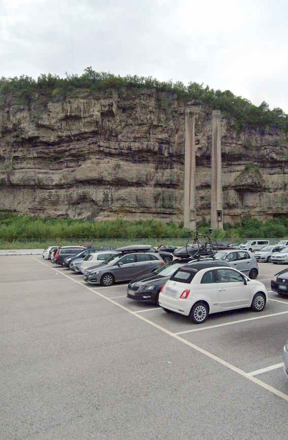 Area di sosta camper - Parcheggio Lungadige San Nicolò - Trento