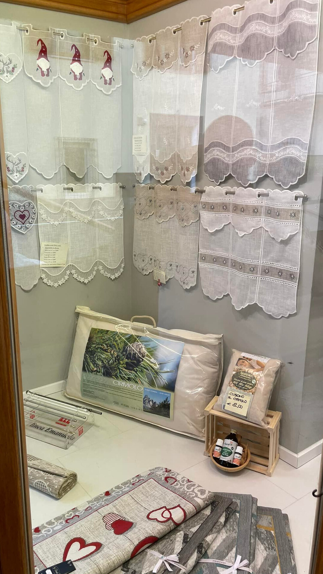 Content Dam Org 7 Images Full Rights Shopping Botteghe E Negozi Botteghe E Negozi Pine Oss Emer 4