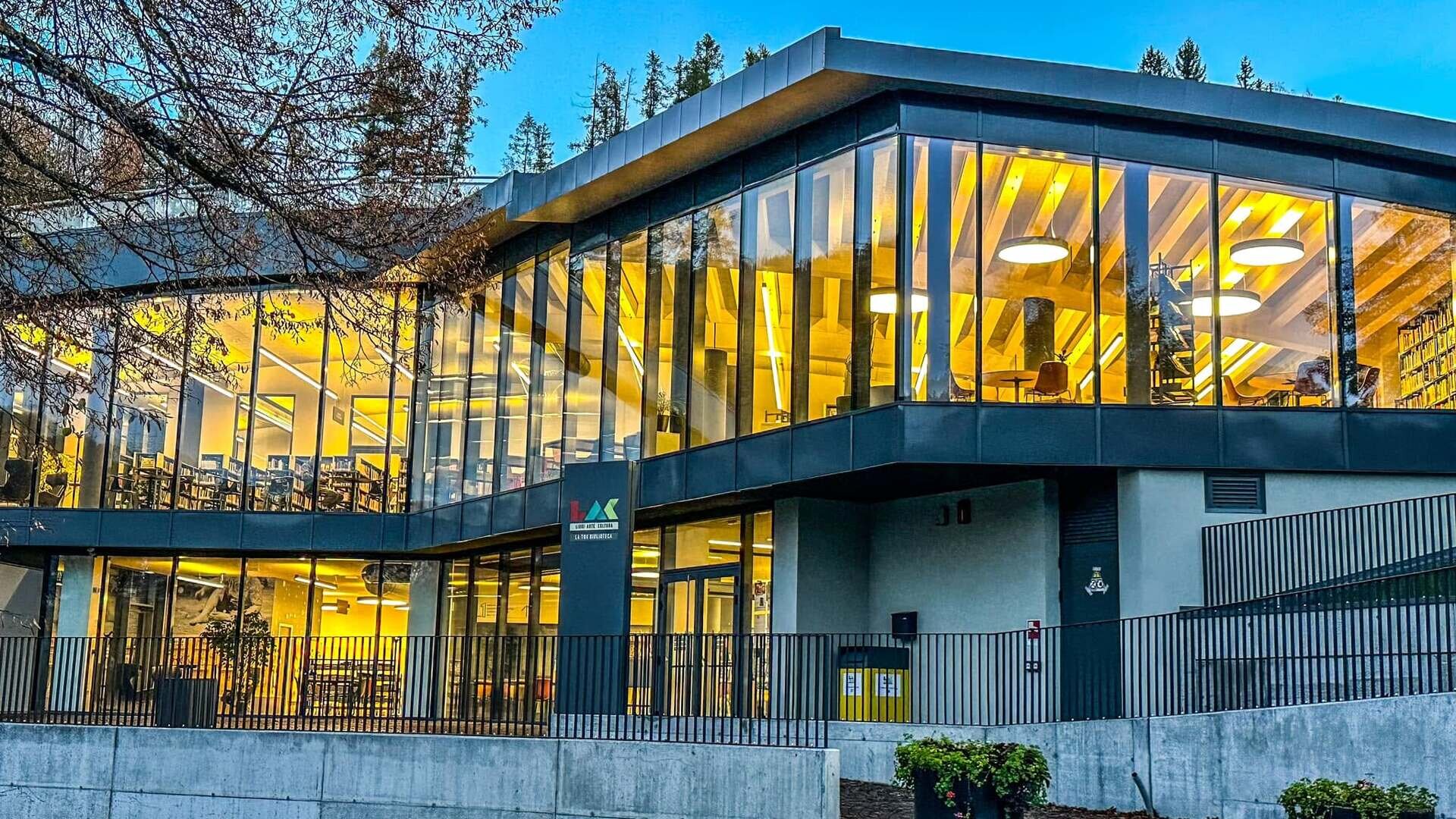 Content Dam Org 7 Images Full Rights Cultura Pine Biblioteca Lac Biblioteca Lac Ph Alberto Moser Autunno 2