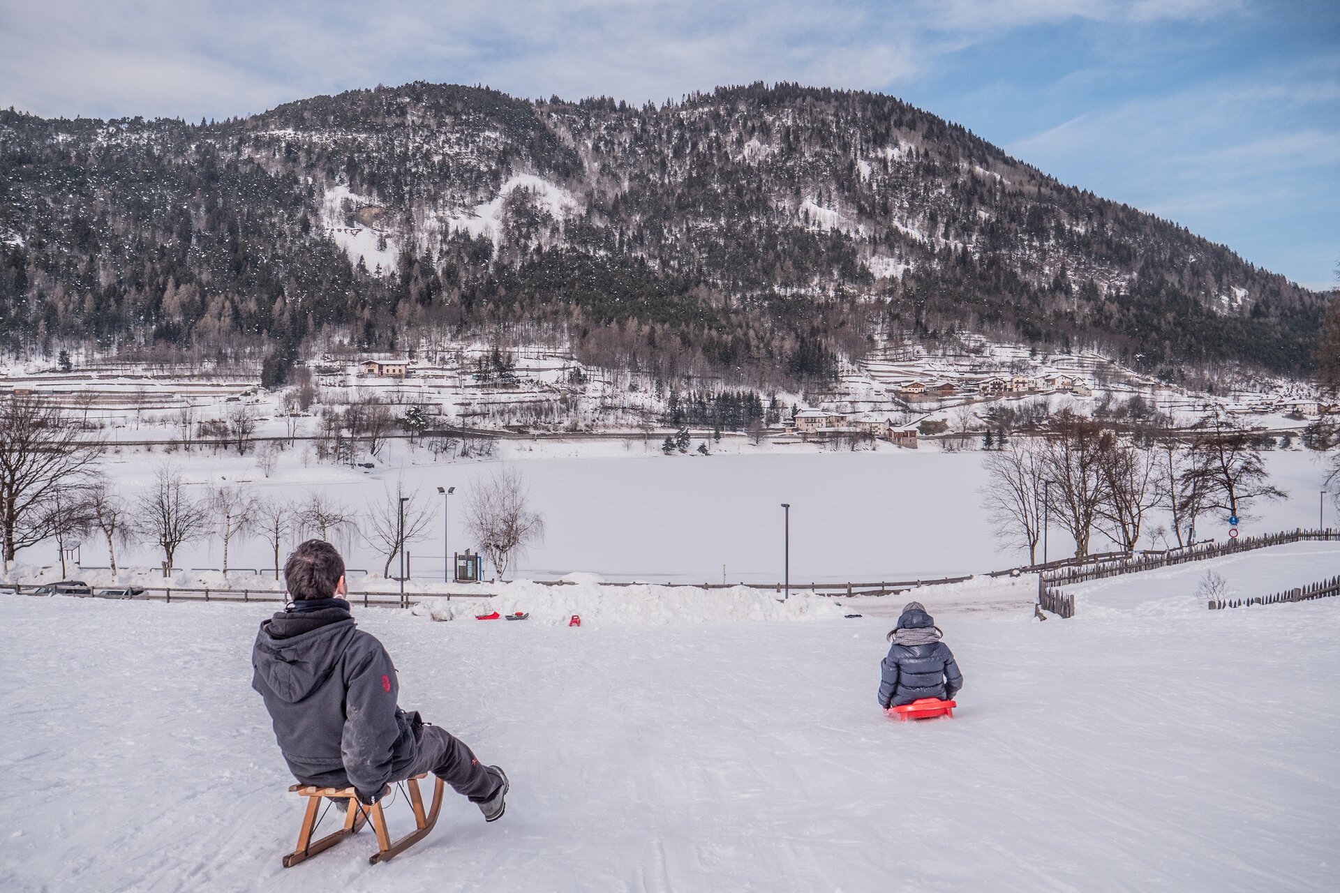 Bobsleigh, ski and raft rentals at Pradis-ci Winter park
