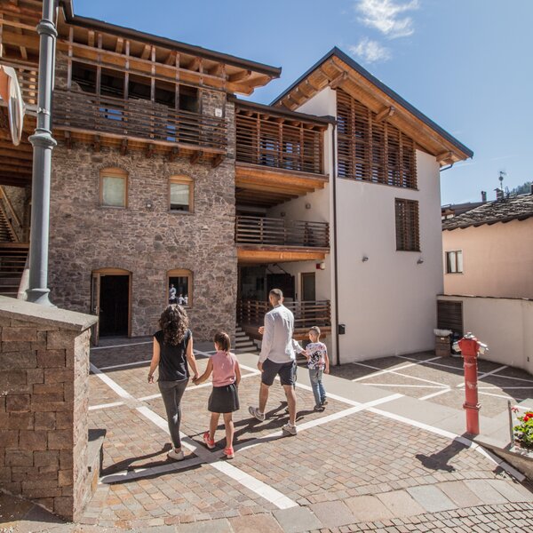 Famiglia Al Museo Del Porfido Albiano A Monticelli 3